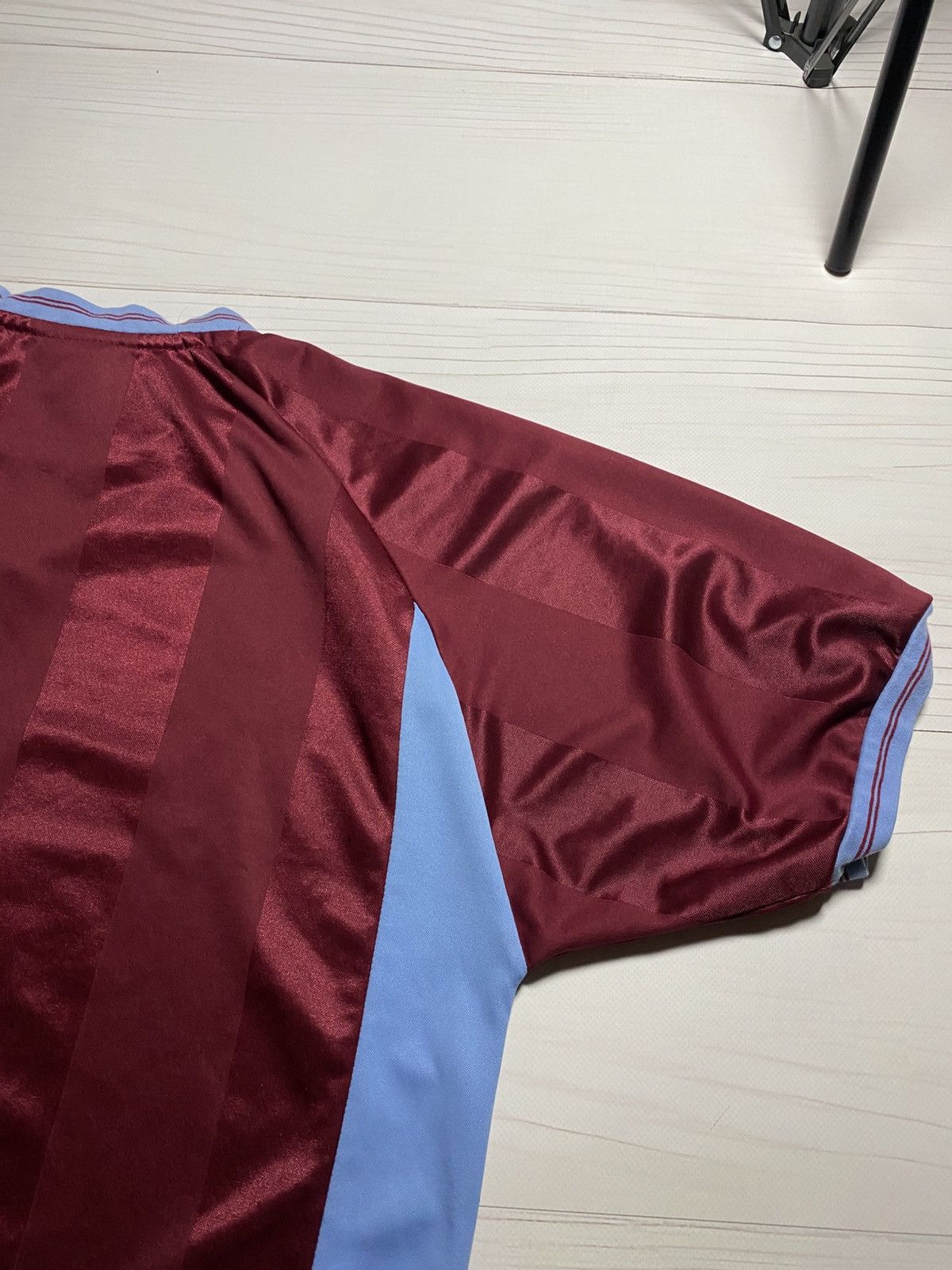 Vintage Vintage Remake Aston Villa 1983-1985 home soccer jersey Size US L / EU 52-54 / 3 - 14 Thumbnail