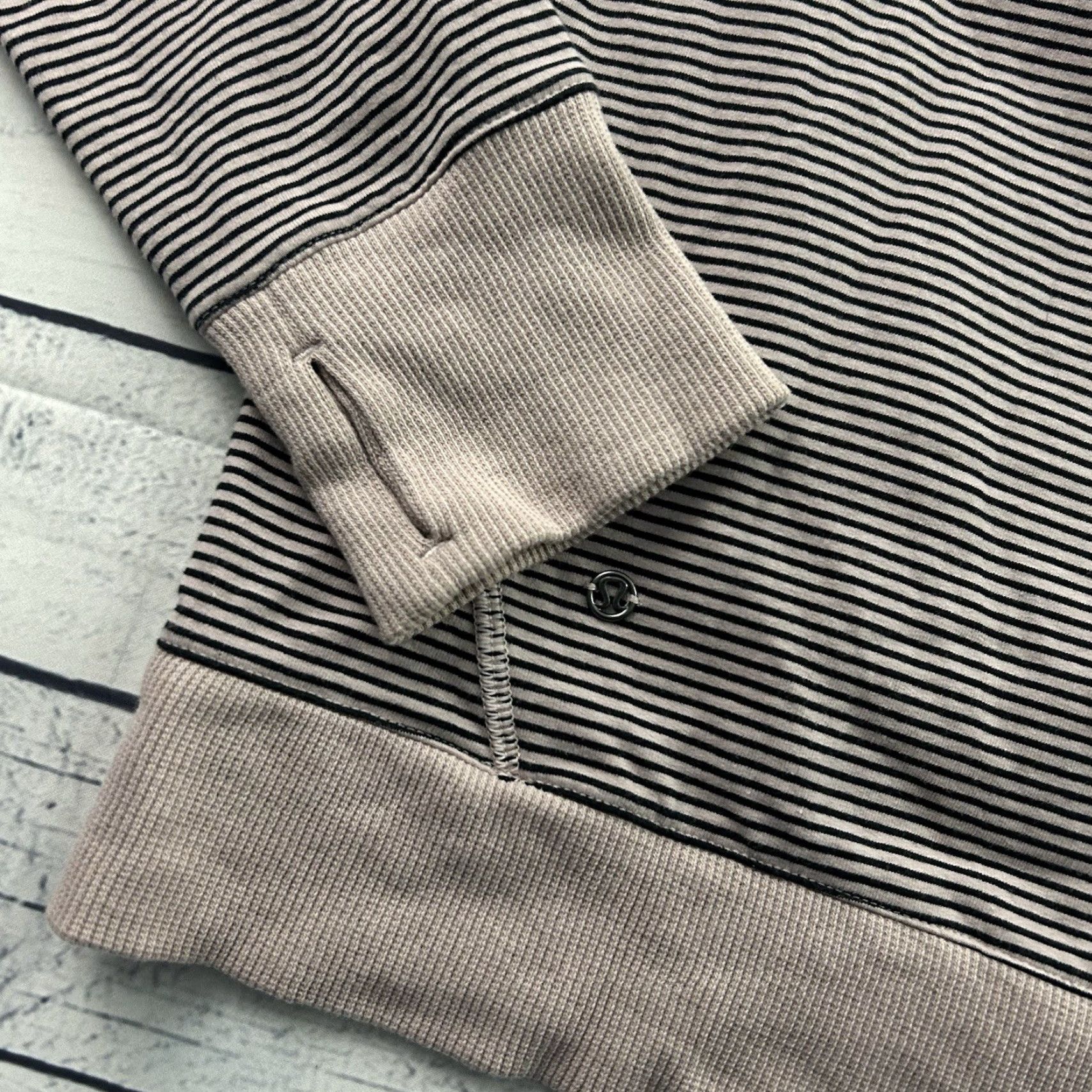 Lululemon Lululemon Striped Sweatshirt womens 8 10 Pink Black Crew Neck Activewear Shirt Womens Size M / US 6-8 / IT 42-44 - 4 Thumbnail