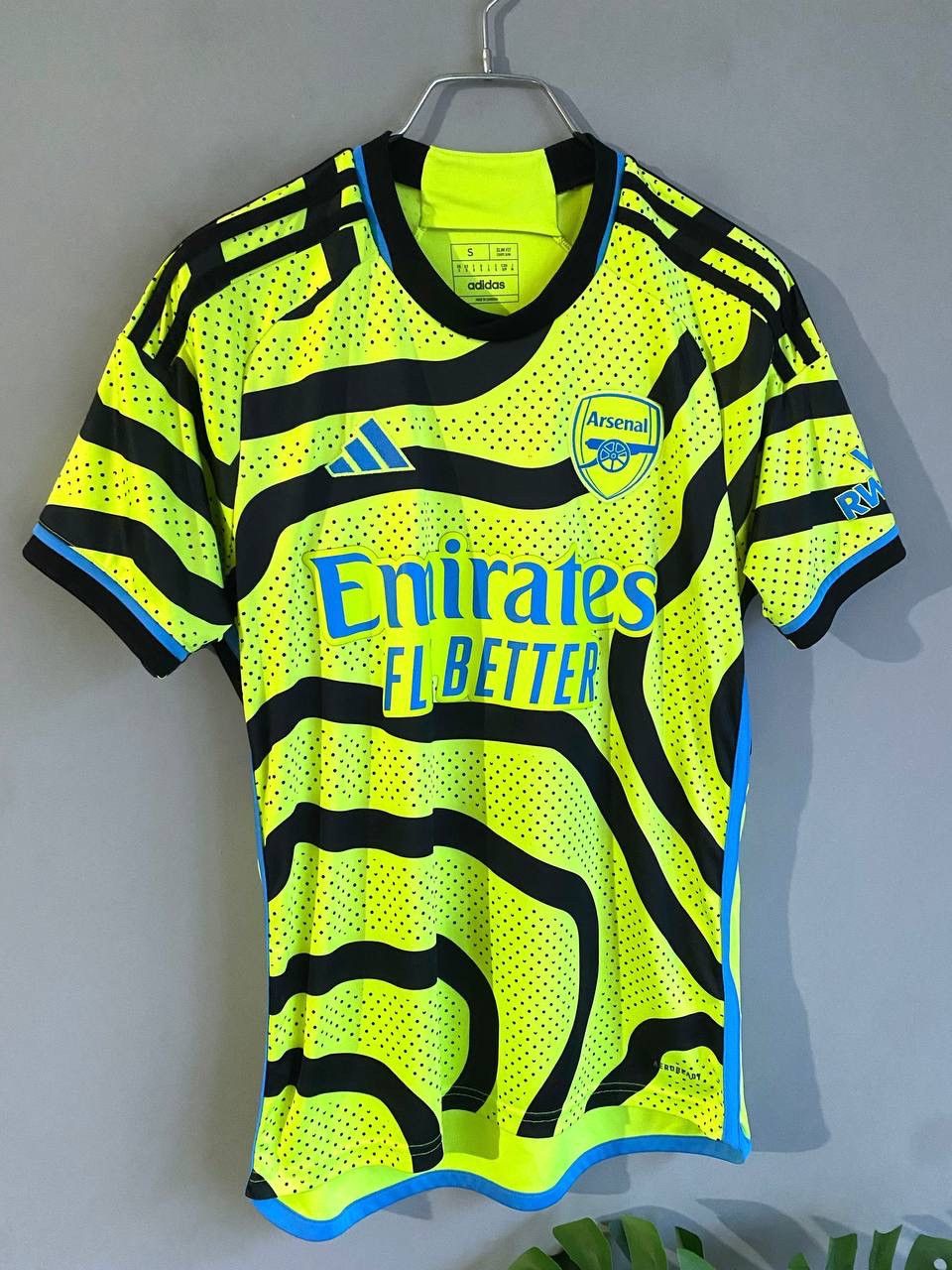 Adidas Arsenal London 2023/24 Away Soccer Jersey, Size S, HR6927 Size US S / EU 44-46 / 1 - 2 Thumbnail