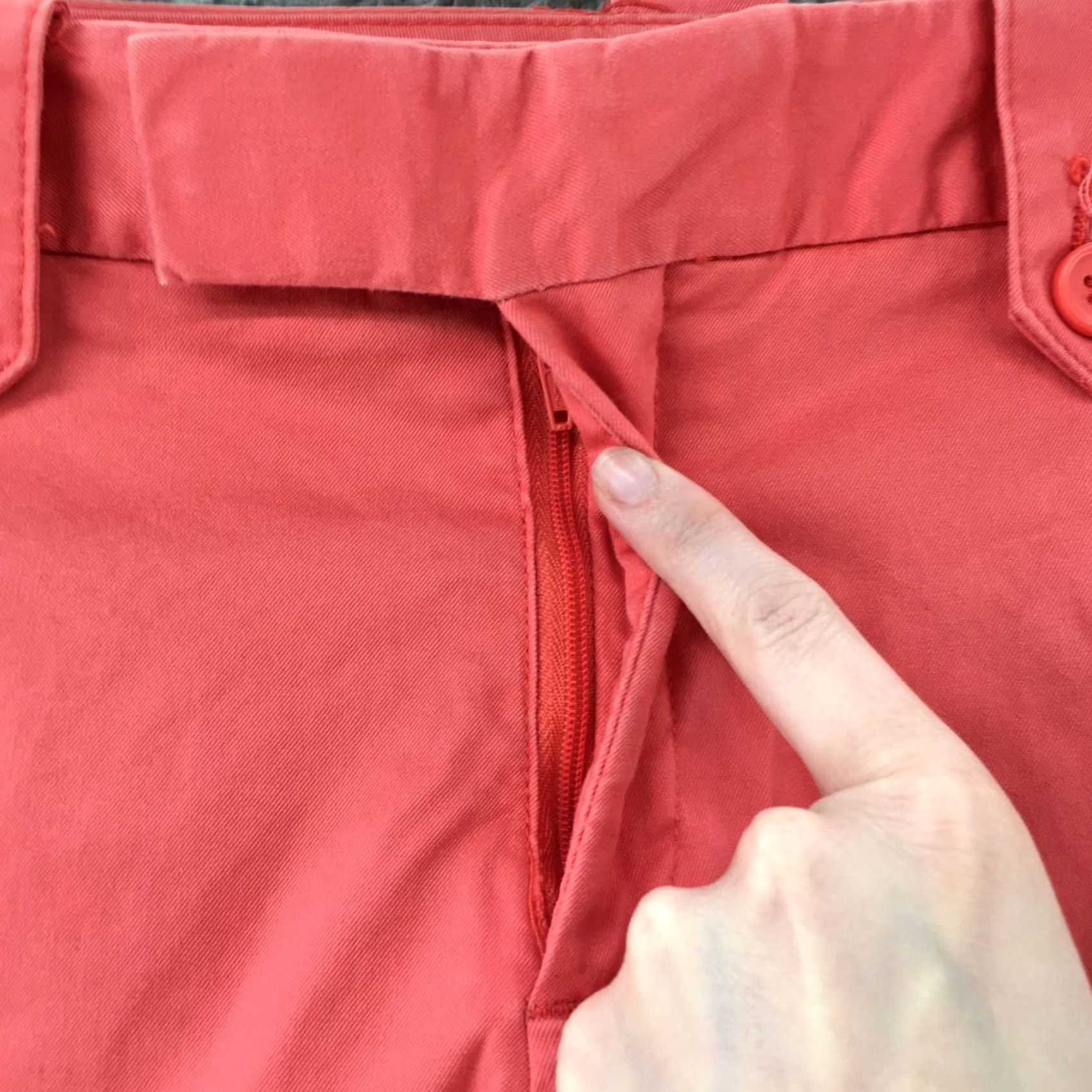 Banana Republic Banana Republic Chino Bermuda Shorts Womens 4 Coral Mid Rise Zip Bermuda Shorts Womens 4 Coral Mid Rise Zip Size 27" / US 4 / IT 40 - 3 Thumbnail