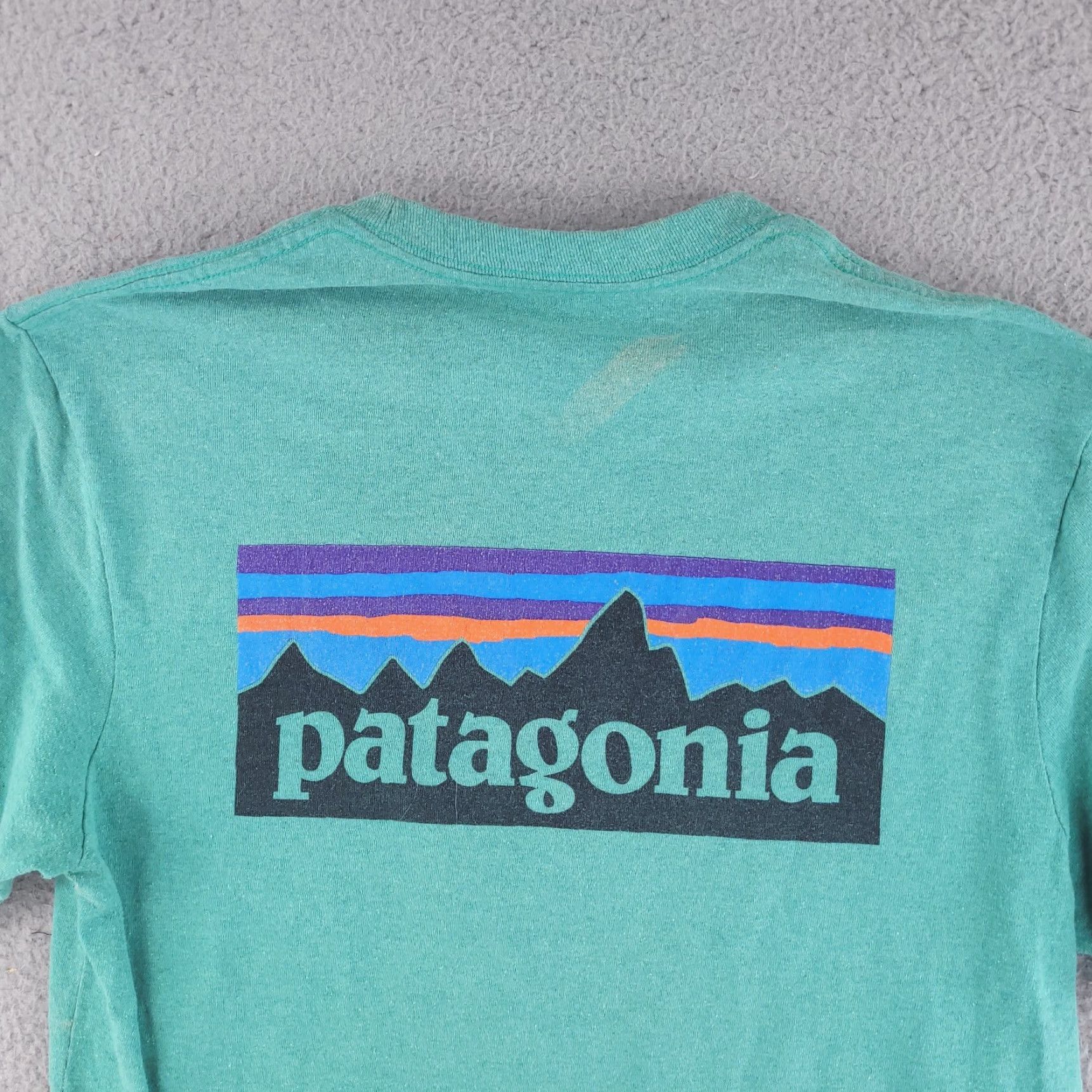 Patagonia Patagonia Shirt Mens Small Green Logo Responsibili-Tee Shirt Short Sleeve T-Shirt Men Green Logo 90s? Size US S / EU 44-46 / 1 - 2 Thumbnail