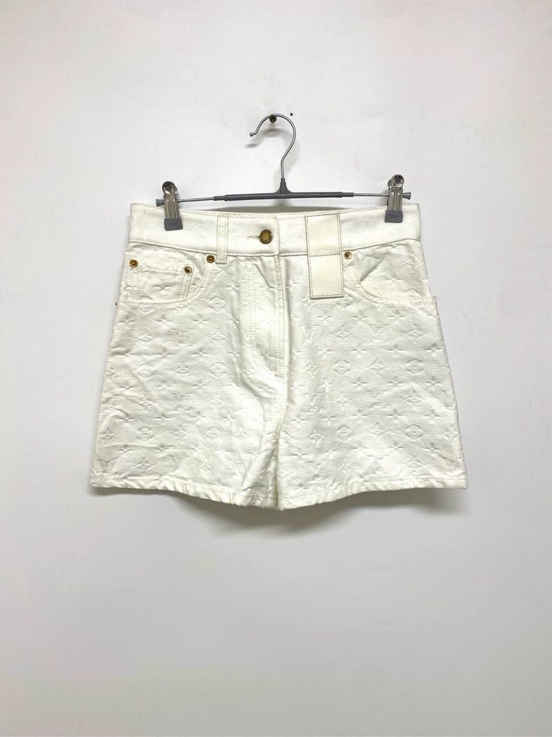 Louis Vuitton Louis Vuitton Dark embossed shorts 2503-Nextarrow Size US 34 / EU 50 - 1 Thumbnail
