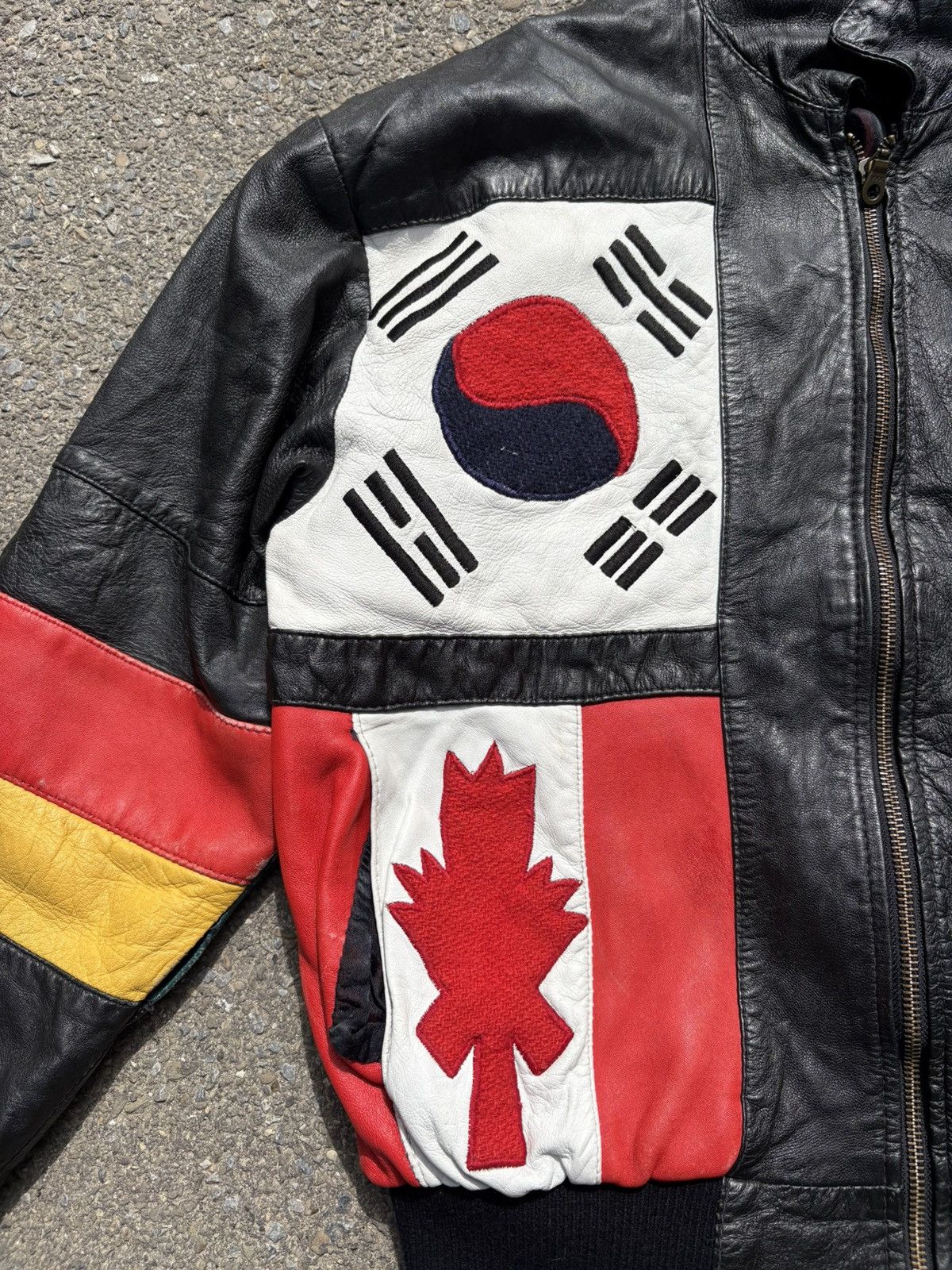 Vintage Vintage 80s Multi-Flag Leather Bomber Jacket by Akaso Size US M / EU 48-50 / 2 - 4 Thumbnail