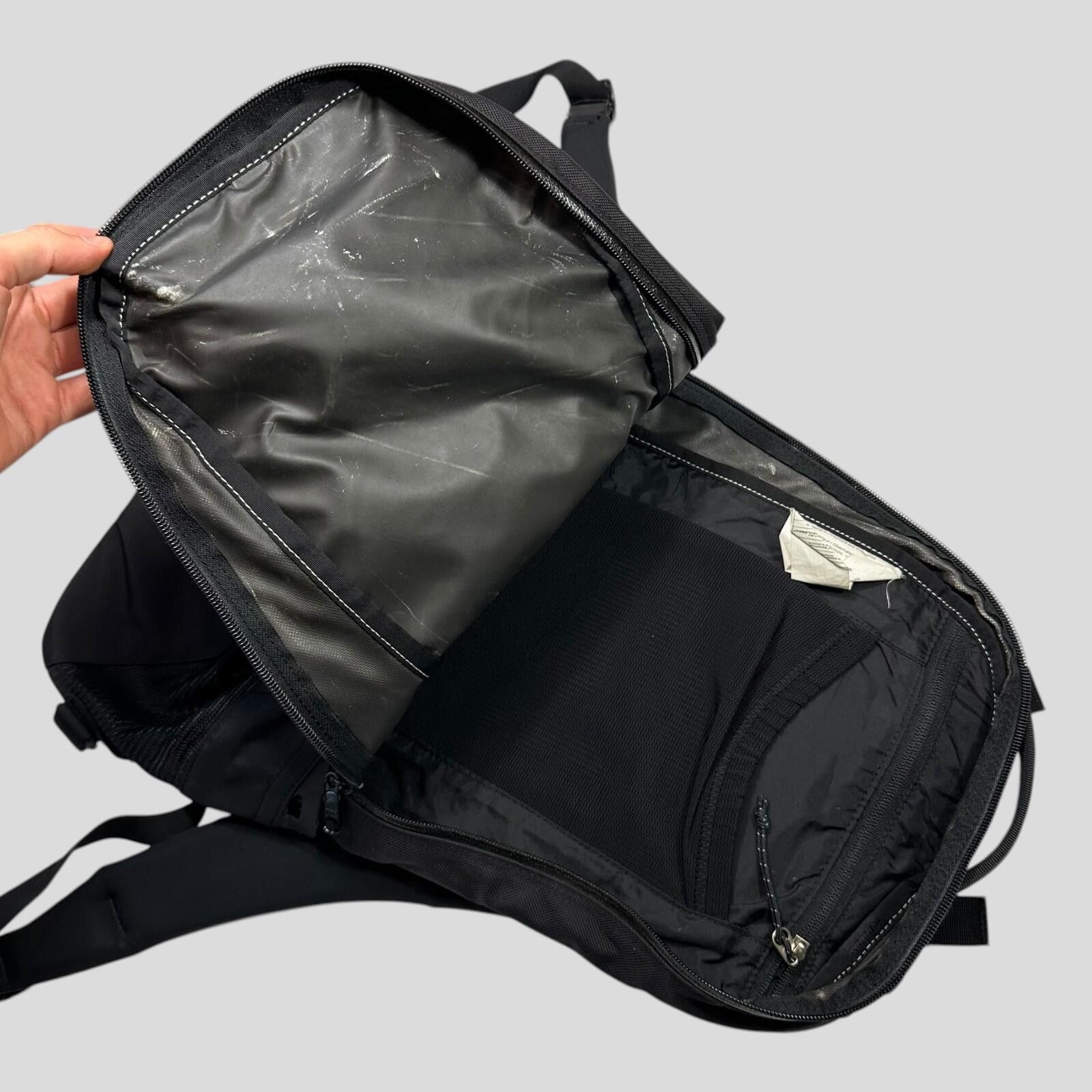 Arc'teryx Arc’teryx Arro 22 Waterproof Backpack - 24k Gold Size ONE SIZE - 5 Thumbnail