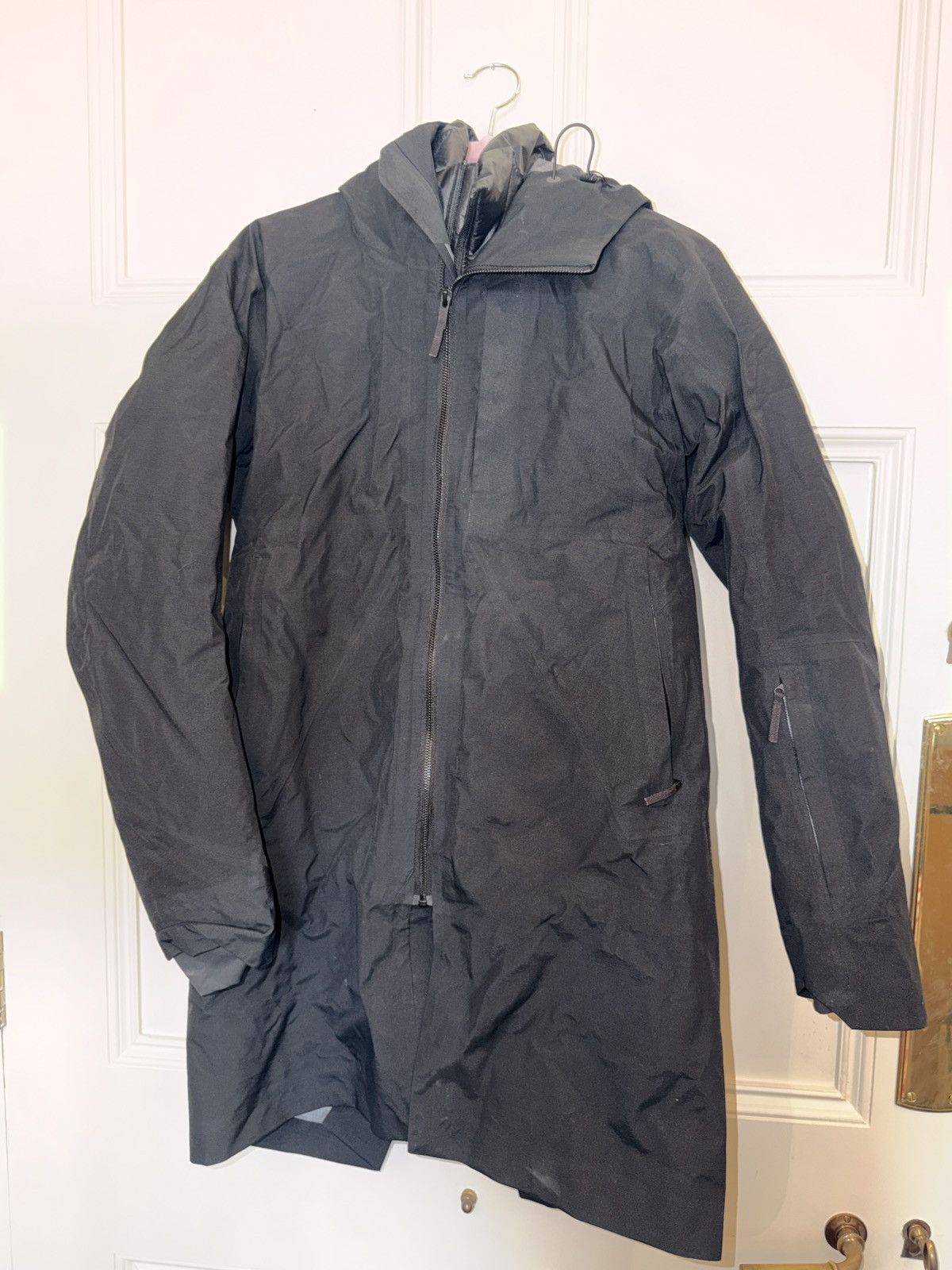 MONITOR DOWN COAT black