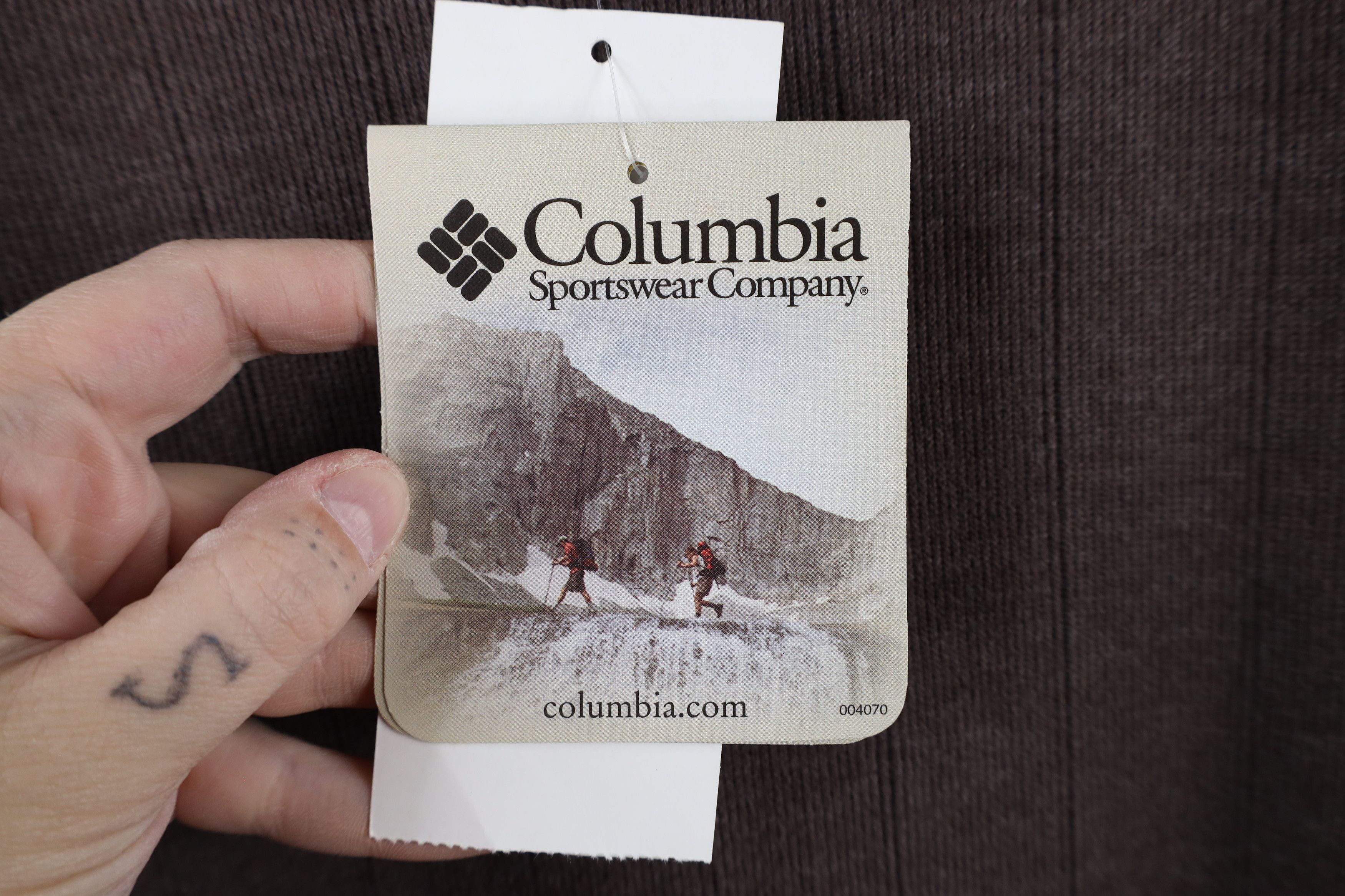 Columbia Deadstock Vintage 90s Columbia Knit V-Neck Sweater Brown Size US XL / EU 56 / 4 - 7 Thumbnail
