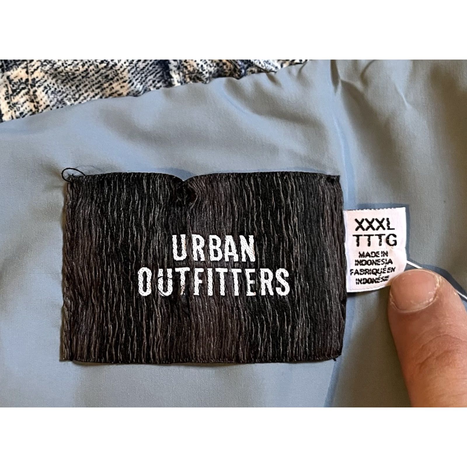Urban Outfitters Urban Outfitters Taryn Cropper Puffer Jacket Women’s 3XL Blue Denim Print Jacket Size XXL / US 16-18 / IT 52-54 - 6 Thumbnail