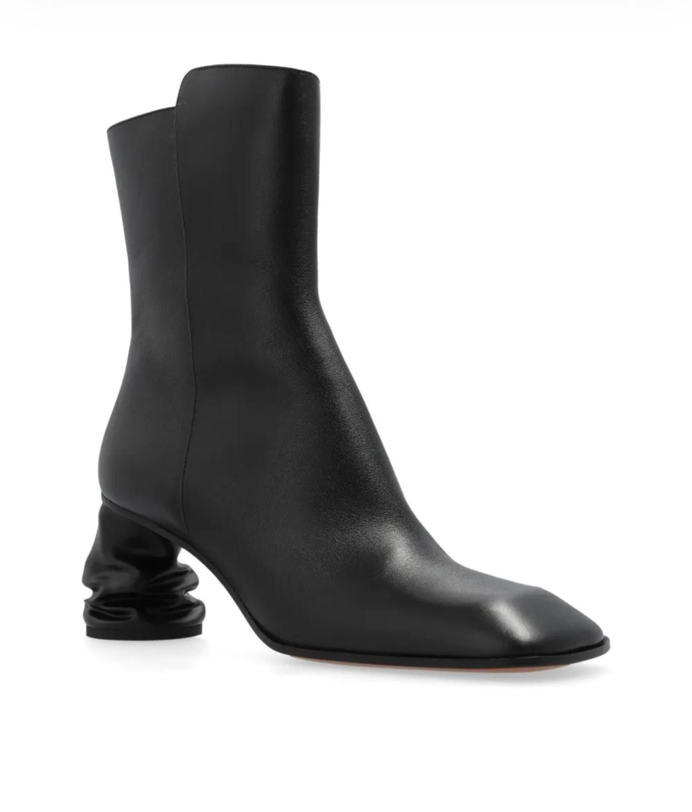 Alexander McQueen Alexander McQueen Leather Ankle Boots with Sculpted Heel Size US 7 / IT 37 - 1 Thumbnail