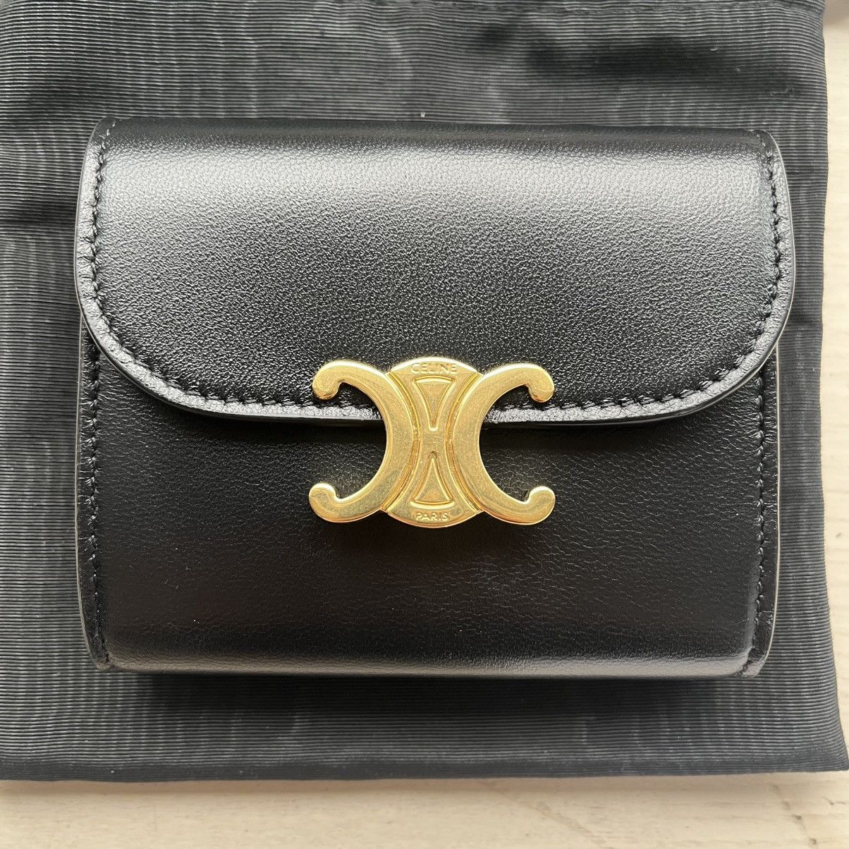 Celine CELINE SMALL FLAP WALLET TRIOMPHE IN BLACK AND GOLD Size ONE SIZE - 1 Thumbnail