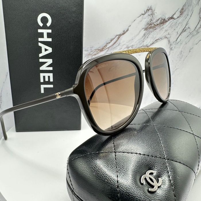 CHANEL Pre-Owned 1990-2000 CC detail oval sunglasses, Red