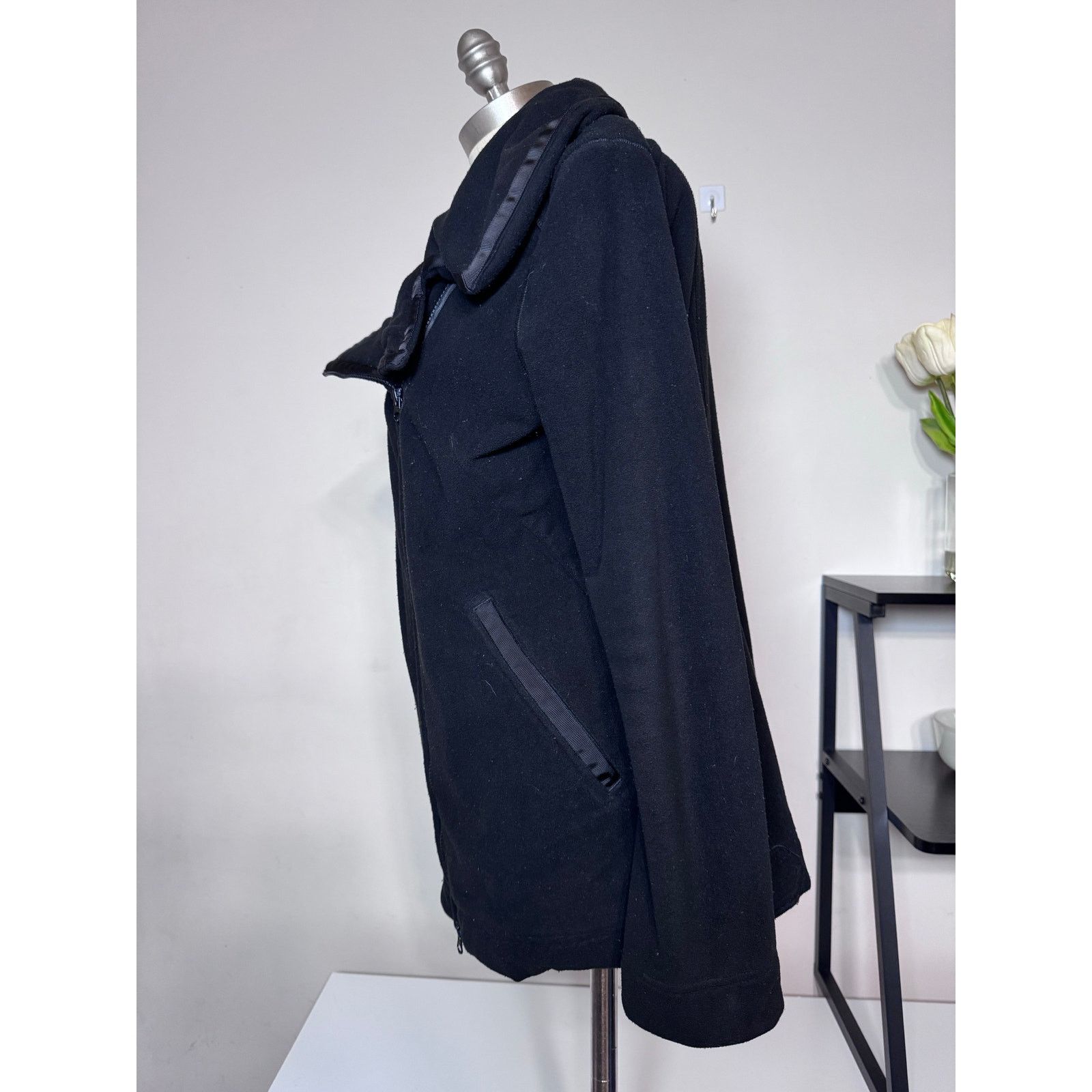 Lululemon Lululemon Moto Black Fleece Jacket Asymmetrical Zipper USED Size L / US 10 / IT 46 - 4 Thumbnail