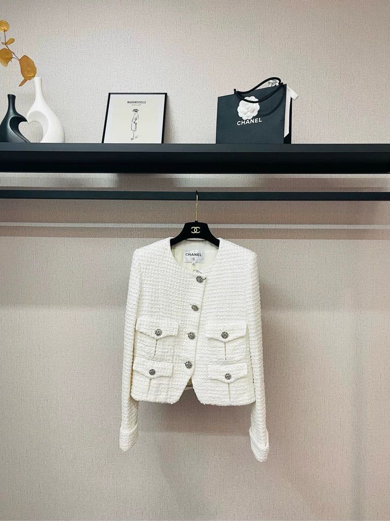 Chanel Chanel White Pocket Round Neck Jacket- DMC Size US M / EU 48-50 / 2 - 1 Thumbnail