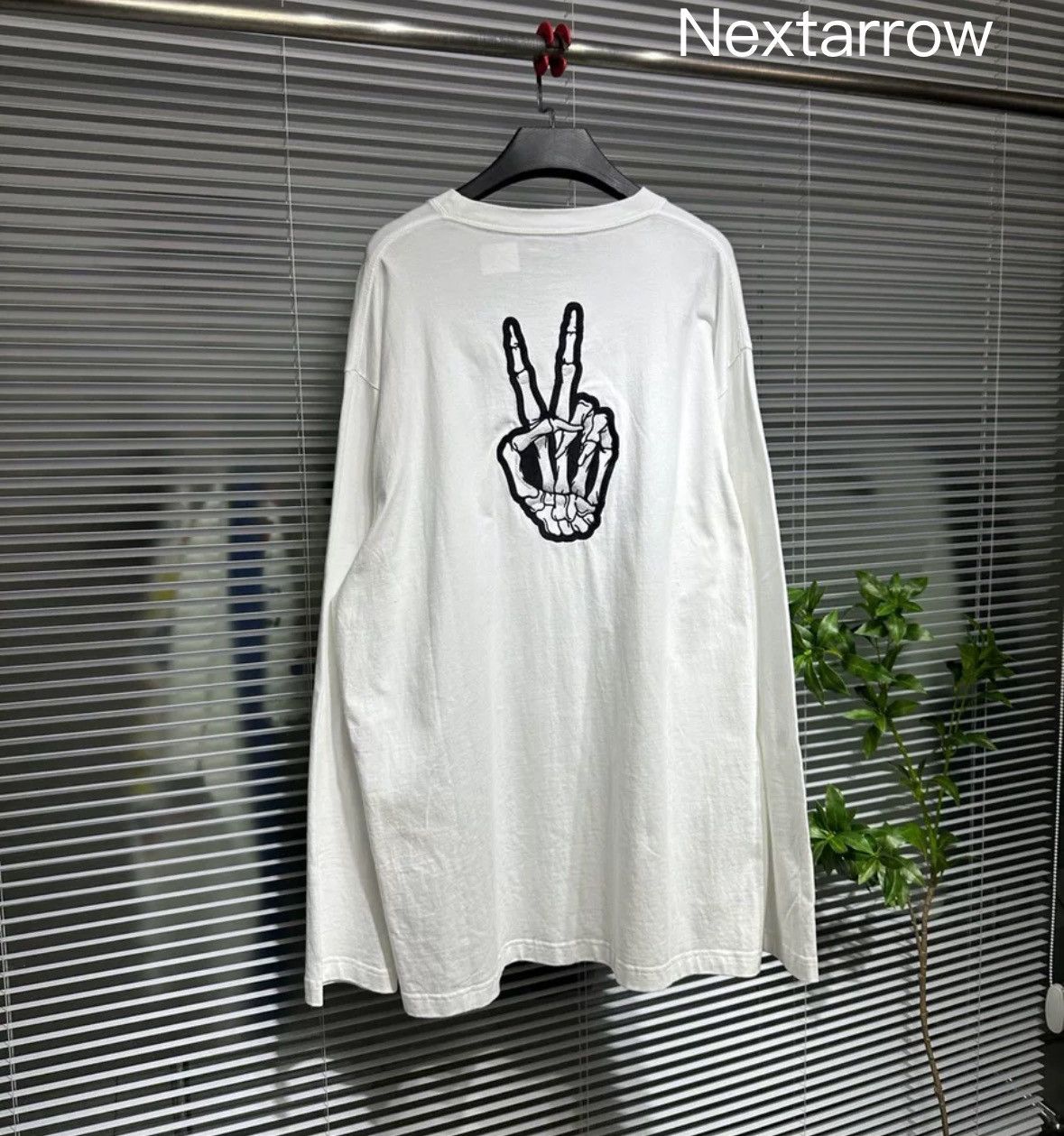 Balenciaga Balenciaga Dissolves Smiling Face Victory White Long Sleeve Size US S / EU 44-46 / 1 - 2 Thumbnail