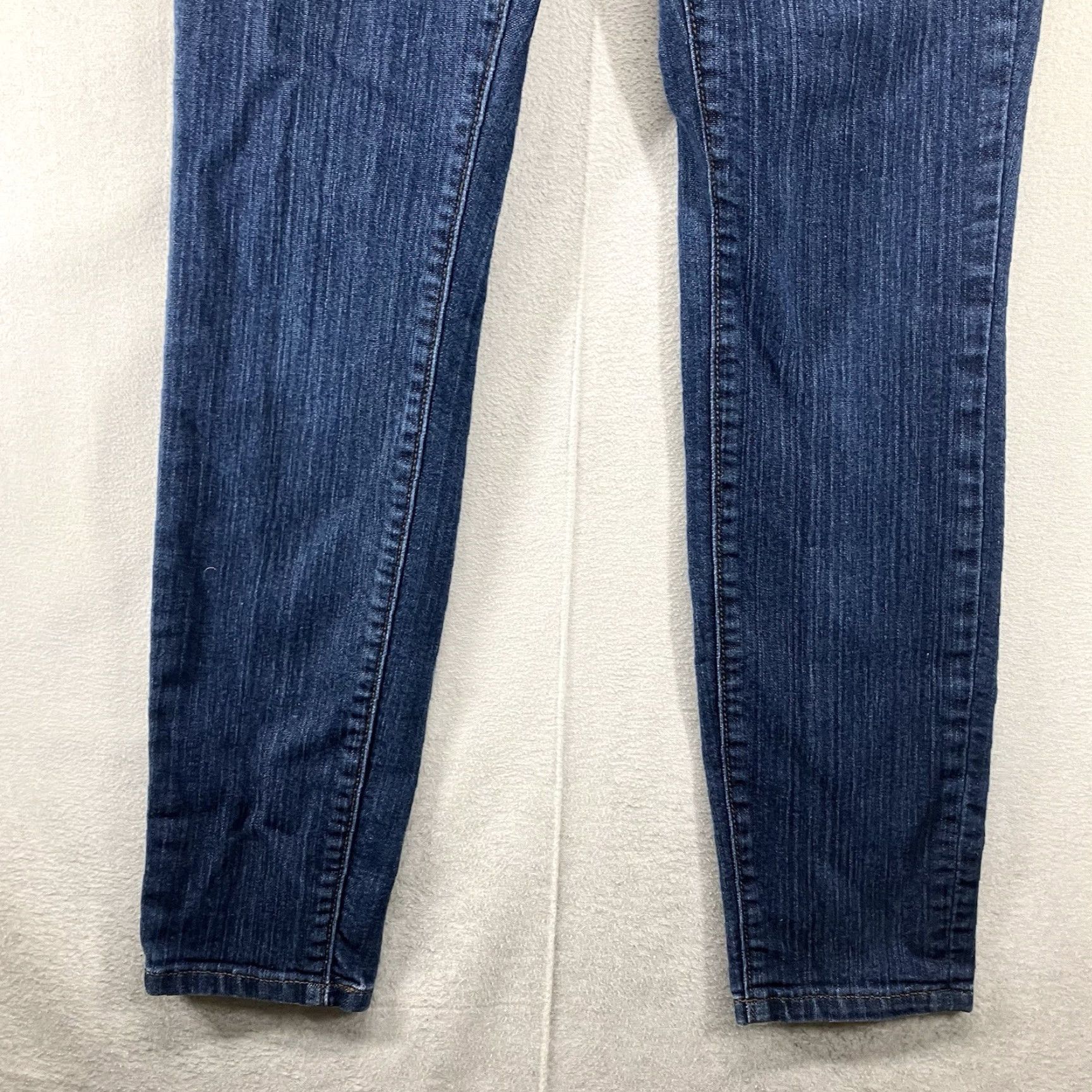 Loft LOFT Jeans Women's 4P Petite Denim Skinny 28" Inseam Blue Distressed 5-Pocket Stretch Modern Easy Care Machine Washable Prefabs/Preppy Style Size 27" / US 4 / IT 40 - 6 Thumbnail