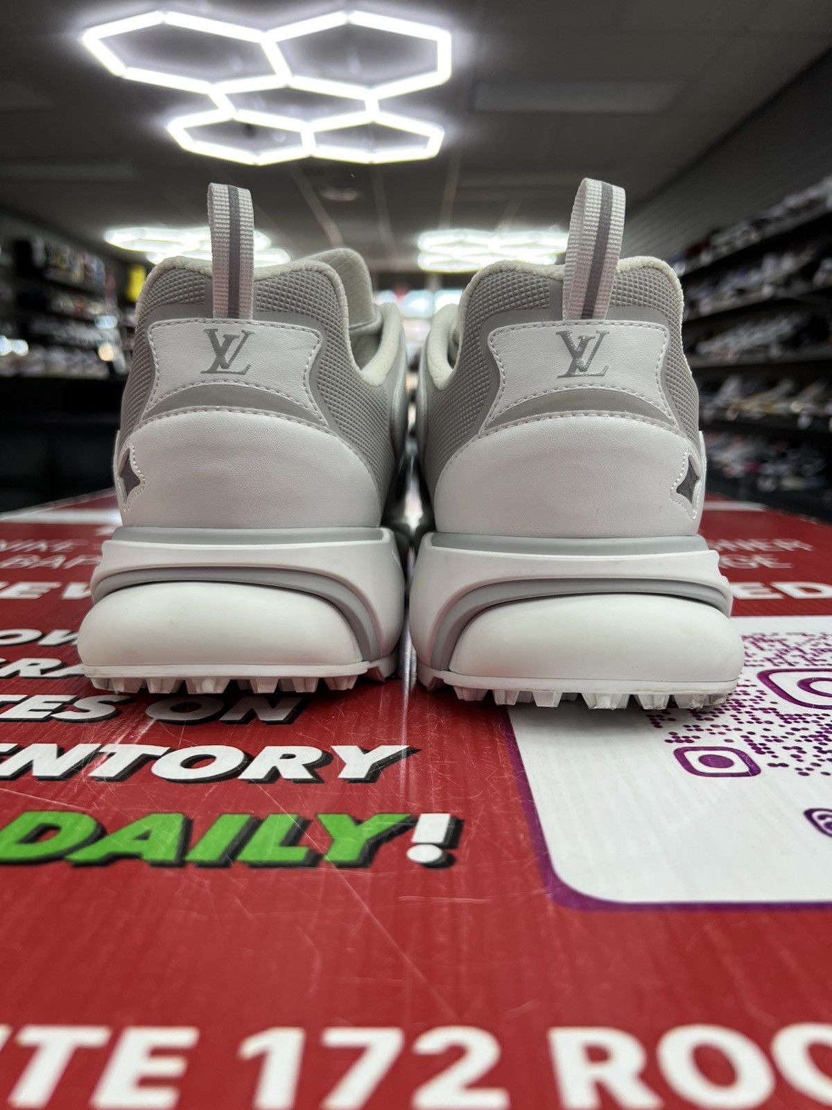Louis Vuitton Louis Vuitton Tatic Sneaker White Grey LV9 US10.5 Size US 10.5 / EU 43-44 - 5 Thumbnail
