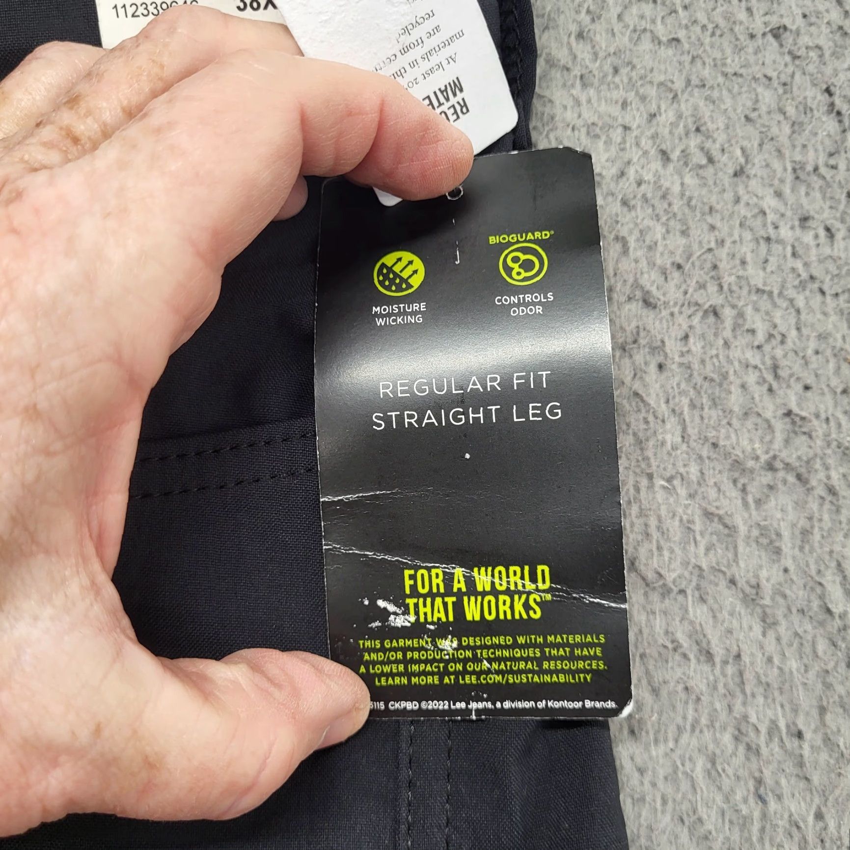 Lee **LEE Men's Regular Fit Straight Leg Pants Size 38 Black Wicking** User: **LEE Men's Black Regular Fit Straight Leg Pants Size 38 Wicking** Size US 38 / EU 54 - 4 Thumbnail