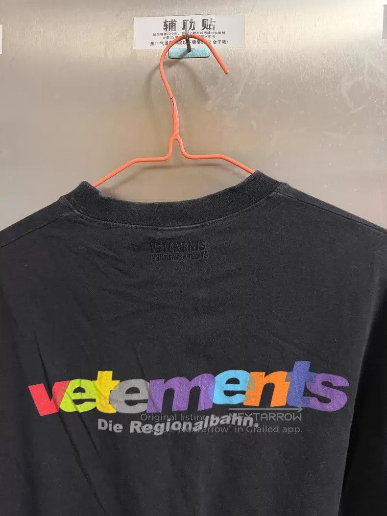 Vetements VETEMENTS Rainbow Lettering Logo Short Sleeve T-Shirt Size US M / EU 48-50 / 2 - 3 Thumbnail