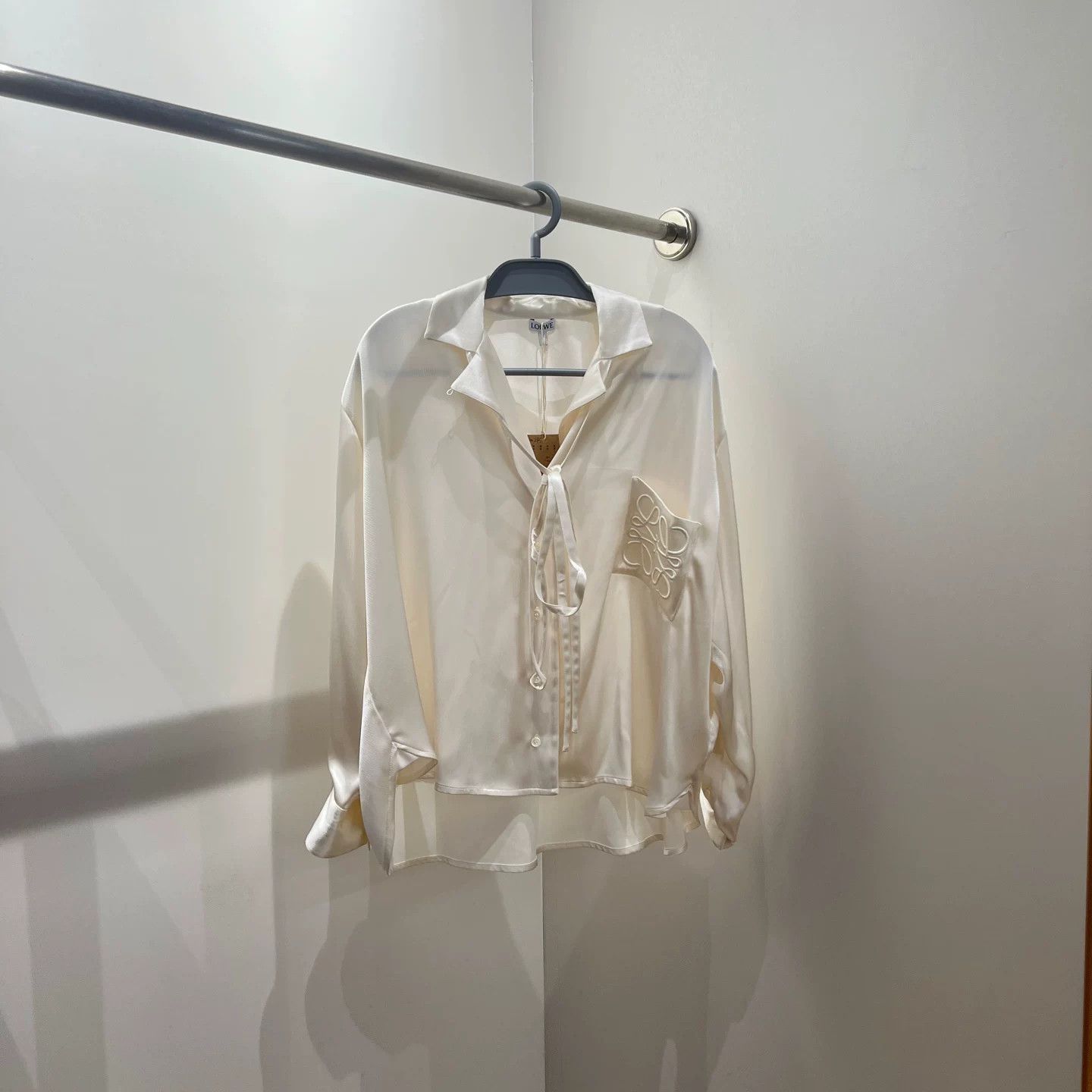 Loewe Loewe Embroidered Oversized Beige T-Shirt S Women Size S / US 4 / IT 40 - 1 Thumbnail