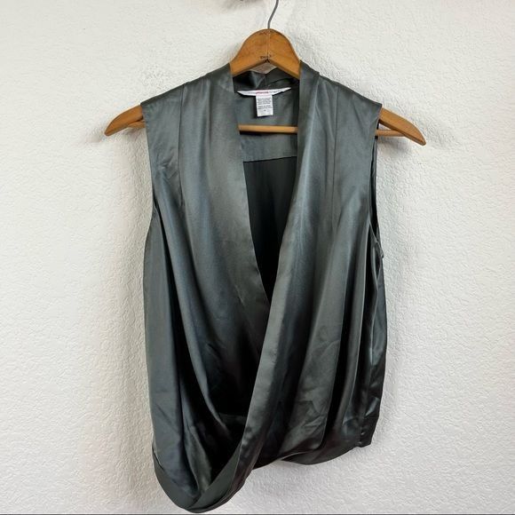 Diane von Furstenberg Diane von Furstenberg New Issie Silk Wrap Top Size S / US 4 / IT 40 - 1 Thumbnail