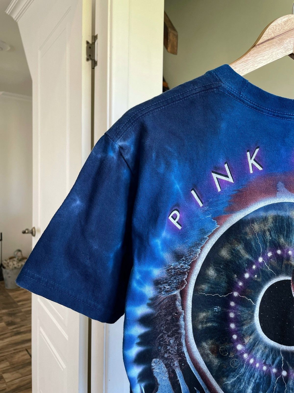 Band Tees × Liquid Blue × Pink Floyd Pink Floyd Vintage 2005 Liquid Blue Tie Dye Pulse Band Tee Size US S / EU 44-46 / 1 - 7 Thumbnail