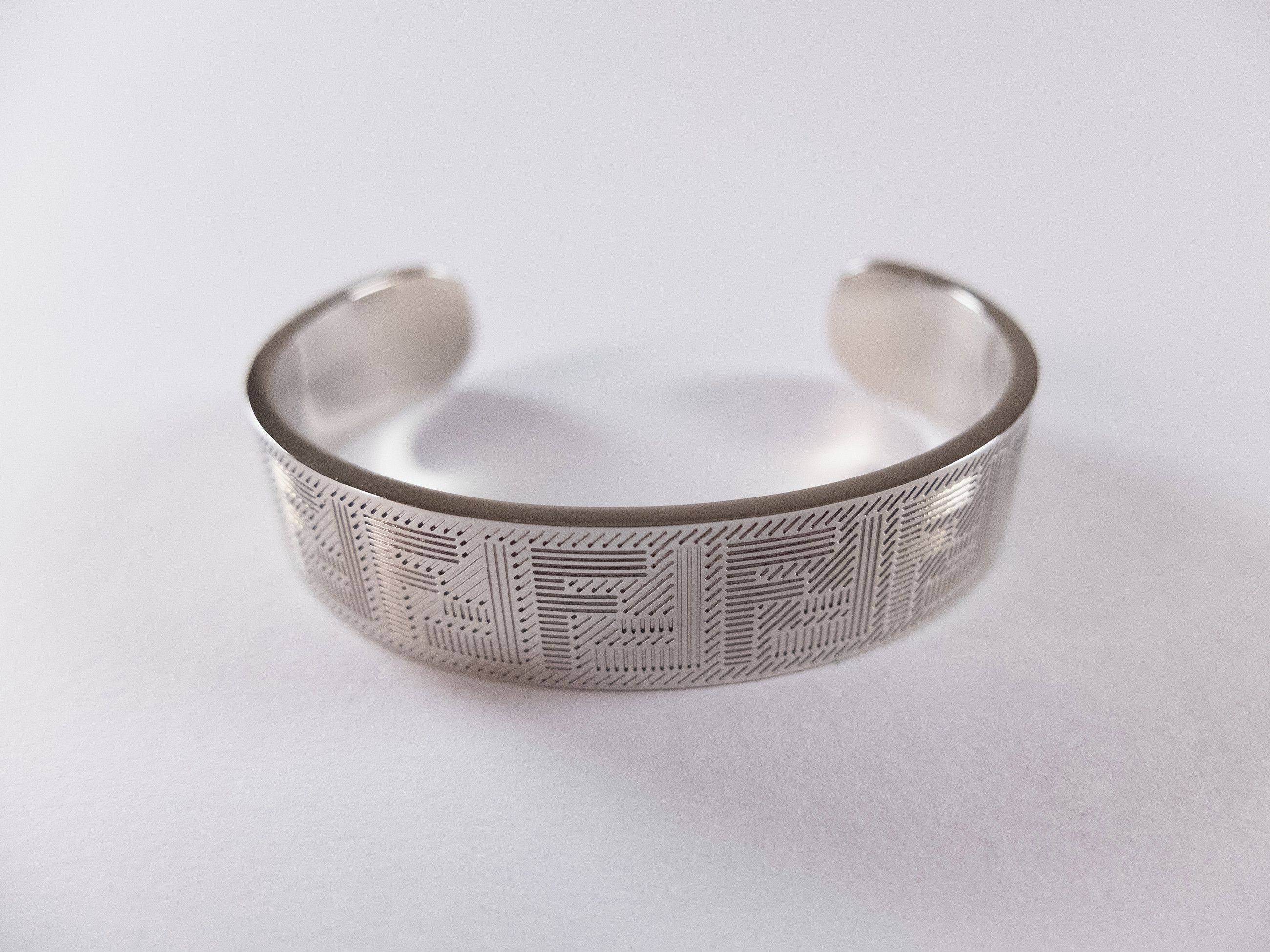 Fendi FENDI F logo silver tone engraved metal bracelet Medium Size ONE SIZE - 1 Thumbnail