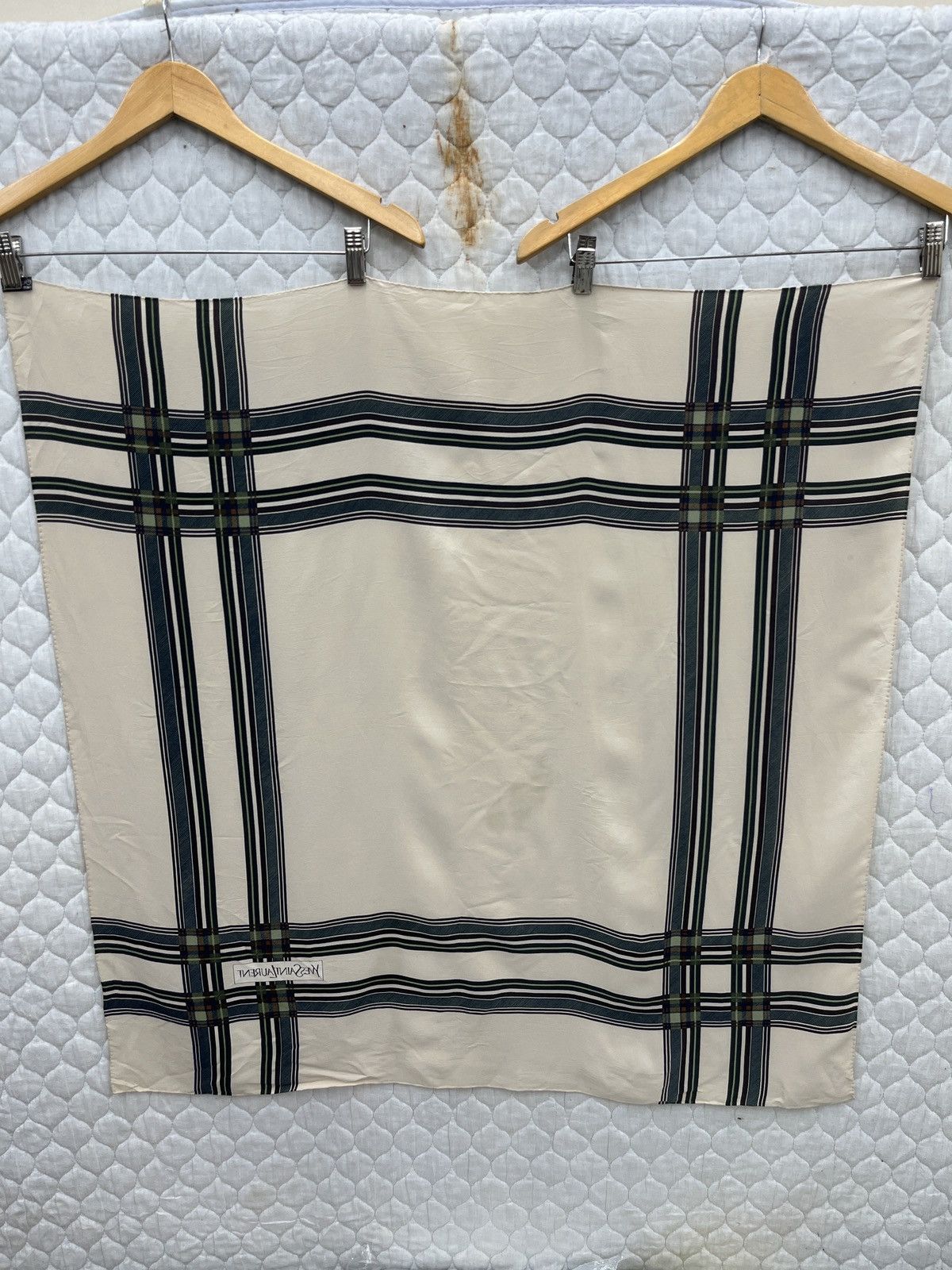 Yves Saint Laurent 🔥🔥🔥STEALS YVES SAINT LAURENT SILK SCARF Size ONE SIZE - 9 Thumbnail