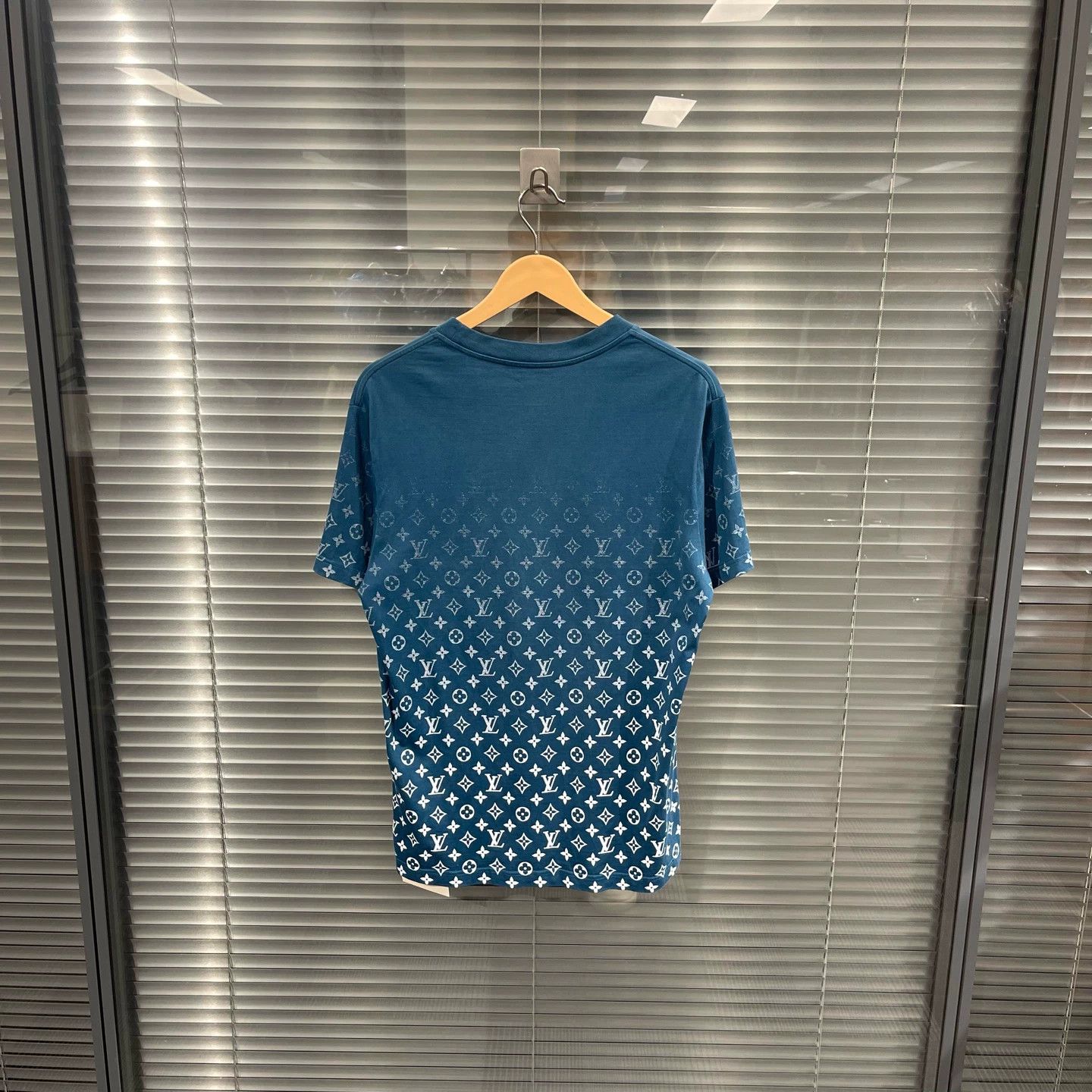Louis Vuitton Louis Vuitton bestseller monogram gradient short tee S Size US S / EU 44-46 / 1 - 2 Thumbnail