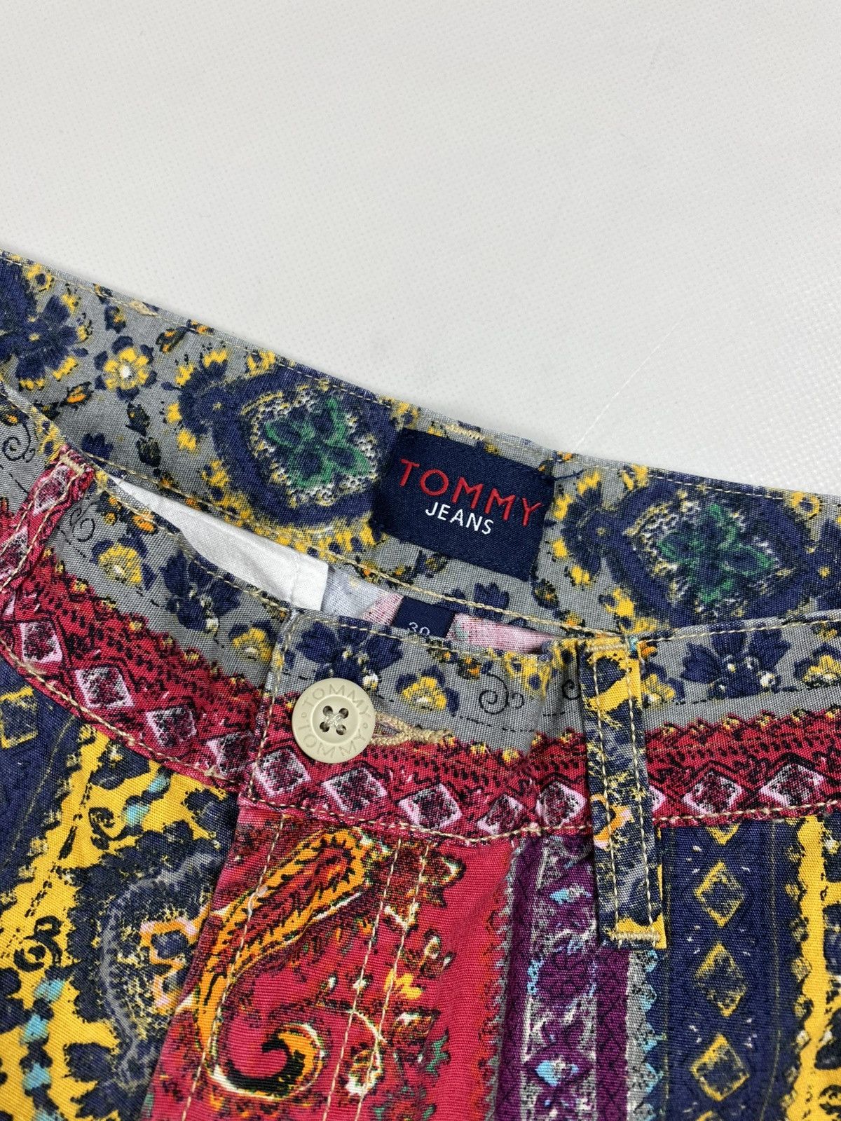 Tommy Hilfiger Tommy Hilfiger Jeans Vintage Patterned Shorts Size 30 Size US 30 / EU 46 - 11 Thumbnail