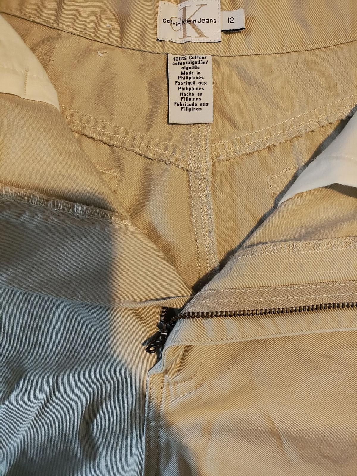 Designer Calvin Klein Women's Khaki Chino Shorts Size 34" / US 12 / IT 48 - 7 Thumbnail