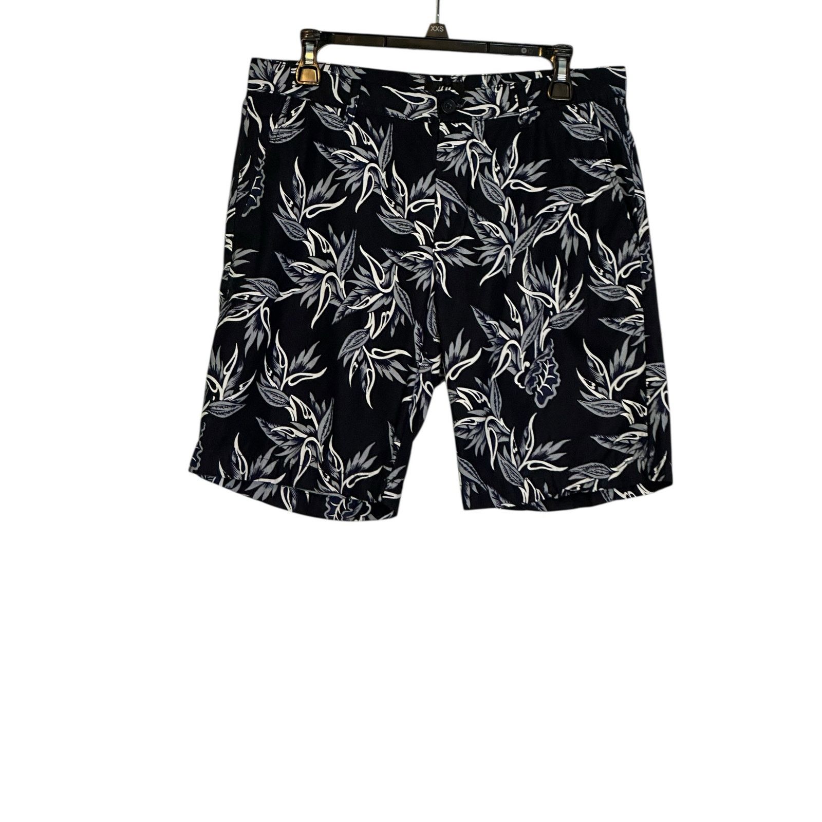 H&M H&M black white floral casual shorts size 32R Size US 32 / EU 48 - 6 Thumbnail