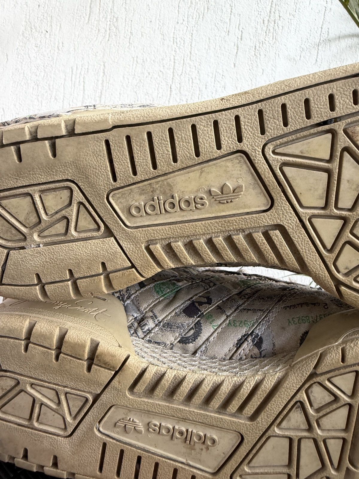 Adidas × Jeremy Scott Dollar wings sneaker Size US 9 / EU 42 - 19 Thumbnail