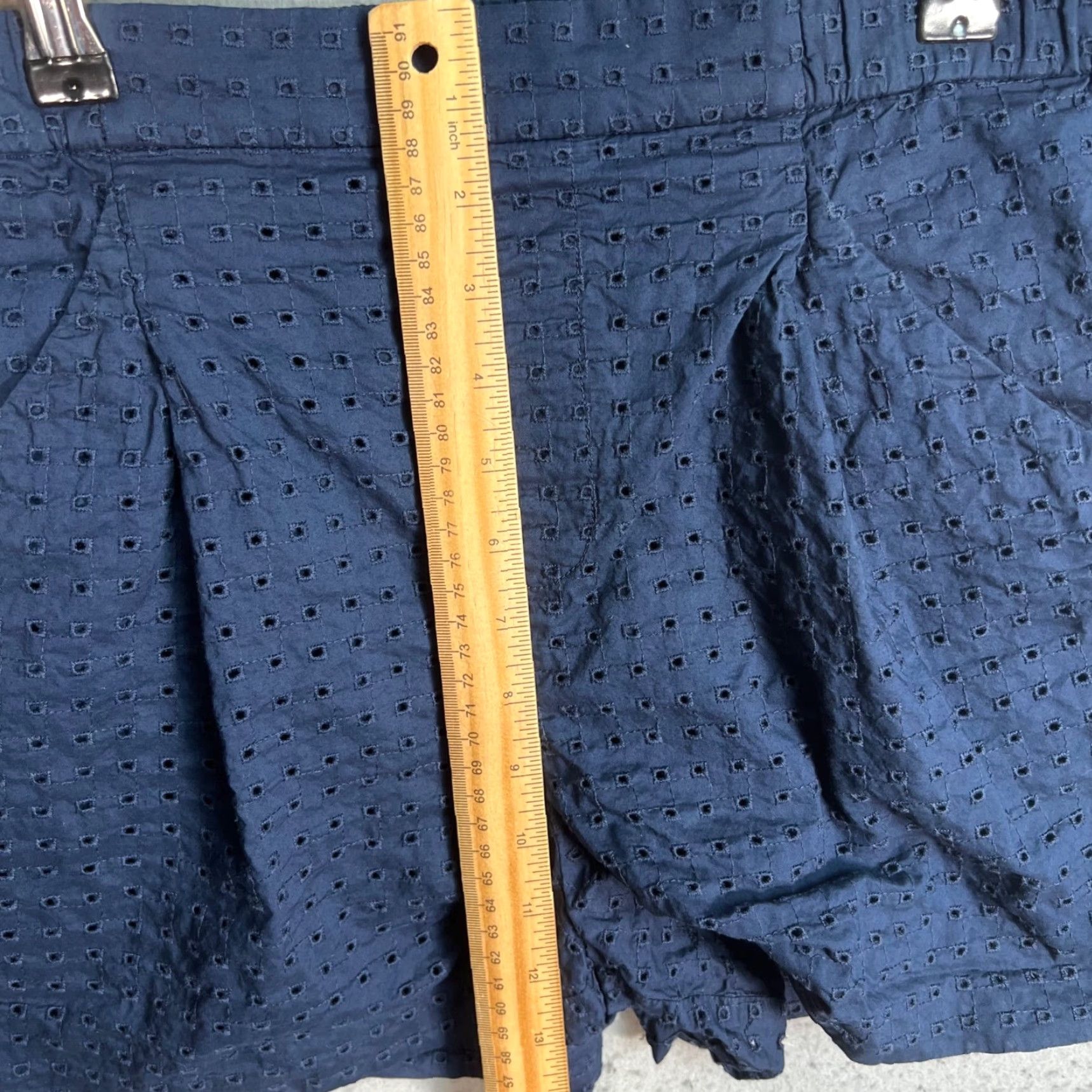 Uniqlo Uniqlo Womens Shorts Size Small Navy Eyelet Cotton Size 28" / US 6 / IT 42 - 7 Thumbnail
