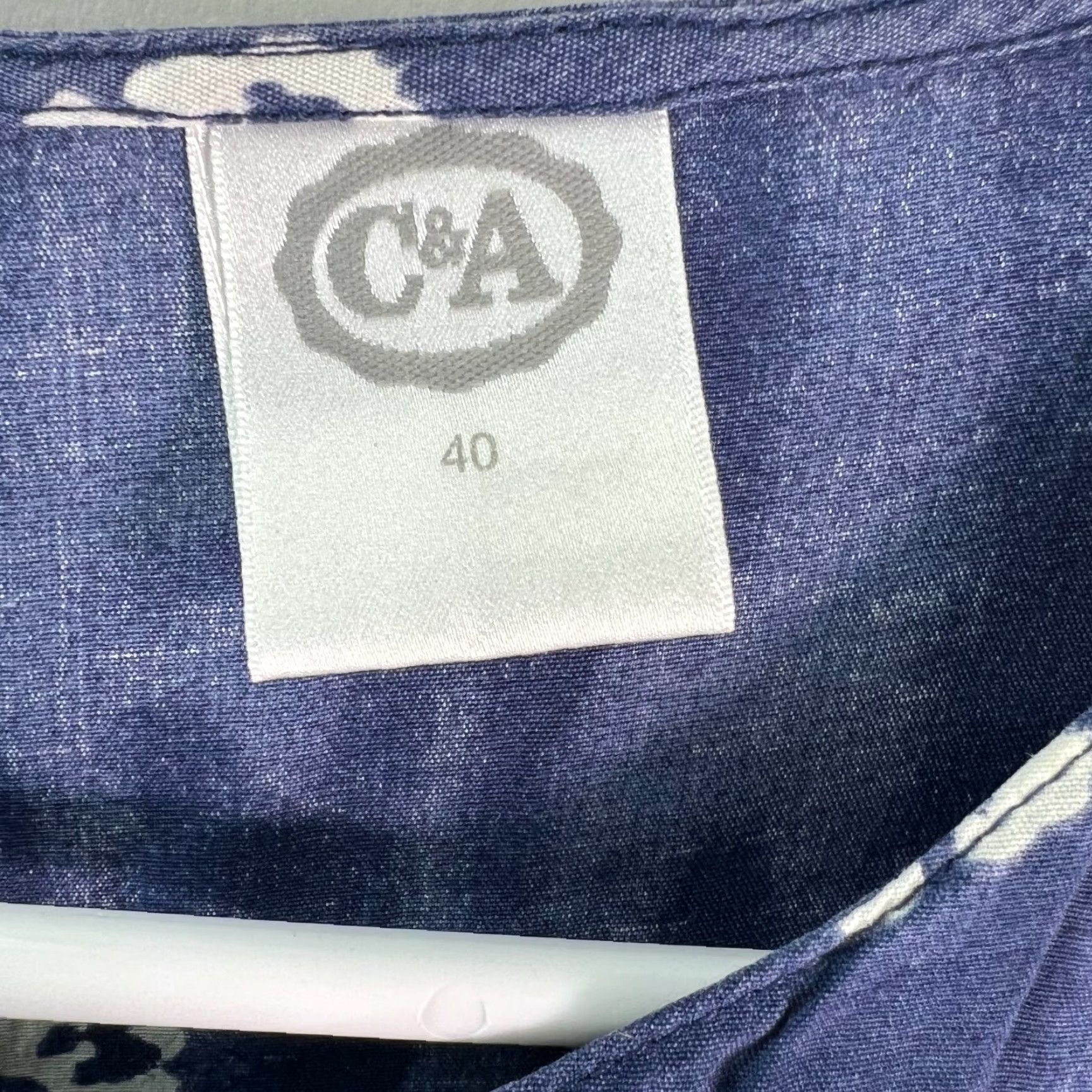 C&A C&A Blue Short Sleeve Printed Button-Up Shirt Womens Size 40 Casual Blouse Satin 100% Viscose Crew Neck Collarless Regular Fit Size S / US 4 / IT 40 - 5 Thumbnail