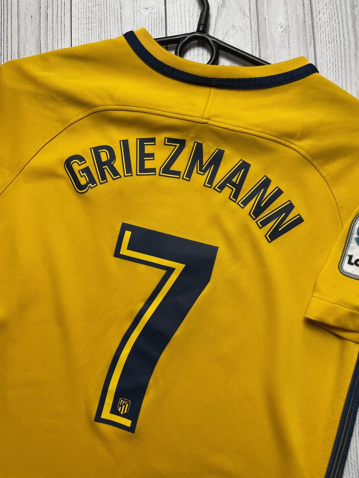 Nike × Vintage Vintage Nike Atletico Madrid 7 Griezmann soccer jersey Xs Size US XS / EU 42 / 0 - 7 Thumbnail