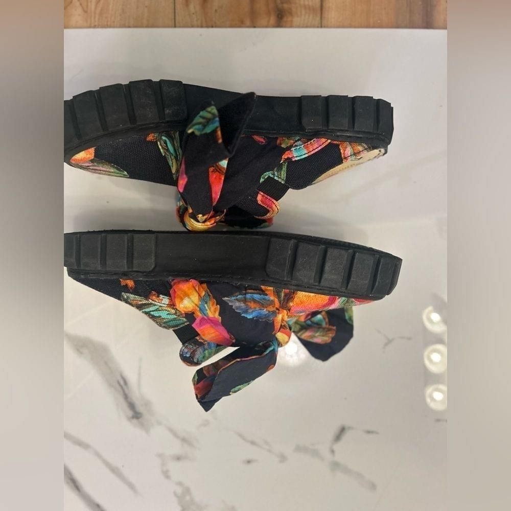 Farm Rio Farm rio shoes size 7 sneakers with bow colorful print Size US 7 / IT 37 - 2 Thumbnail