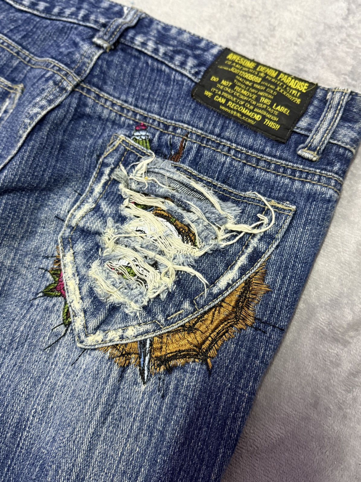 Japanese Brand Awesome Denim Paradise Distressed Embroidered Flare Jeans Size 28" / US 6 / IT 42 - 13 Thumbnail