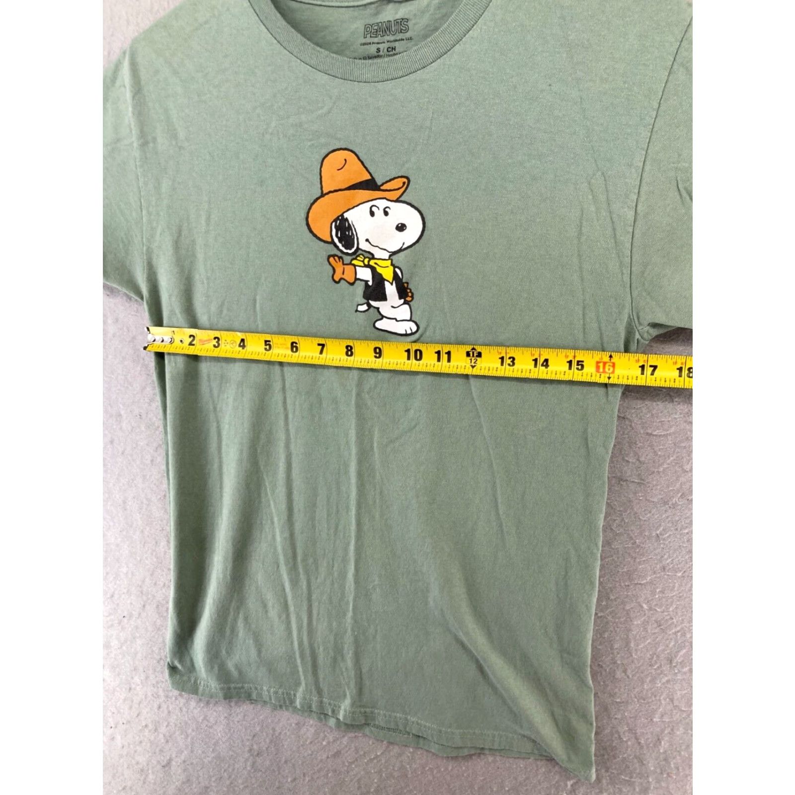 Peanuts Peanuts Graphic Print T-Shirt Women's Small Green Cowboy Snoopy Cap Sleeve Size S / US 4 / IT 40 - 2 Thumbnail
