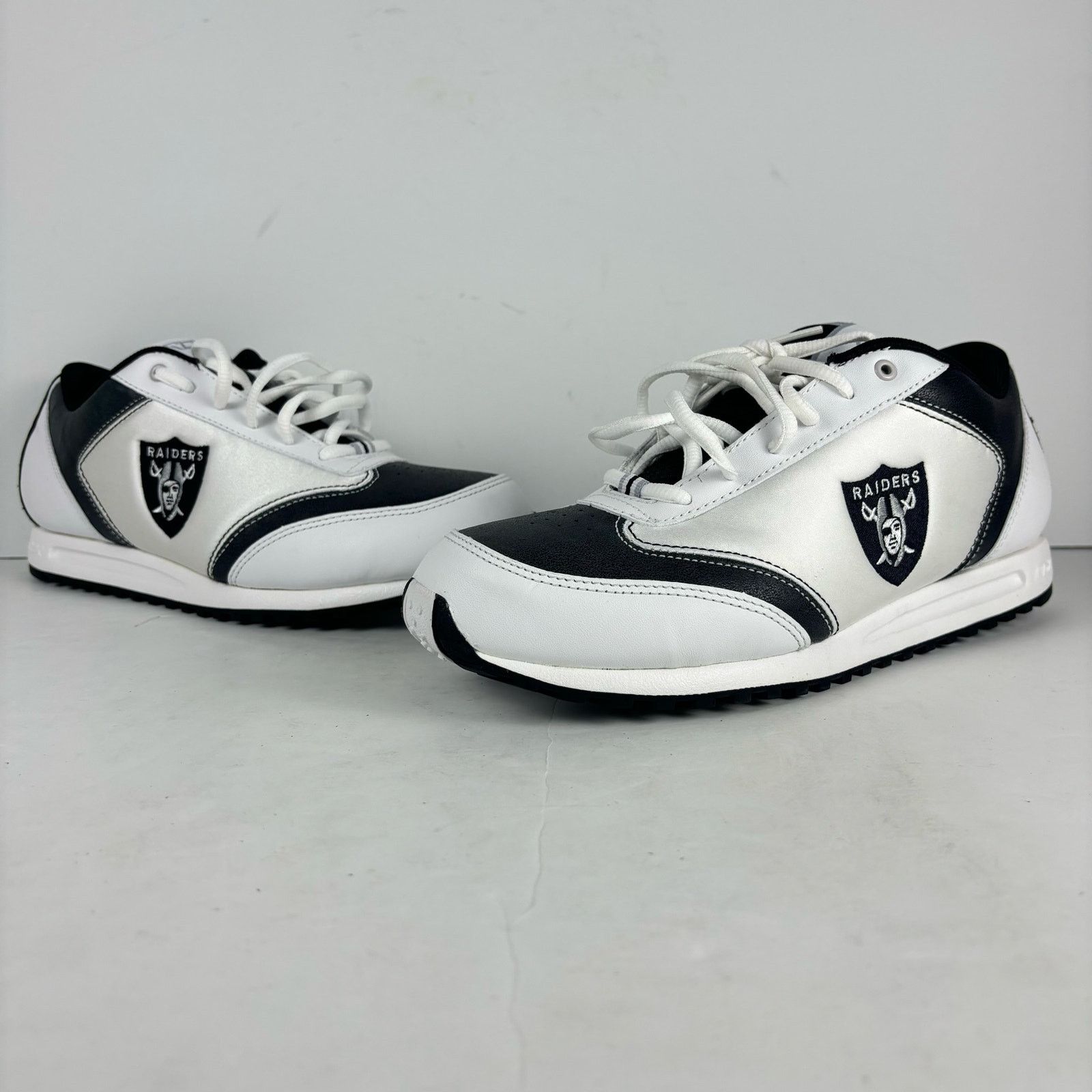Reebok VTG Reebok NFL White Passion Women's 9.5 US Oakland Raiders Size US 9.5 / IT 39.5 - 2 Thumbnail