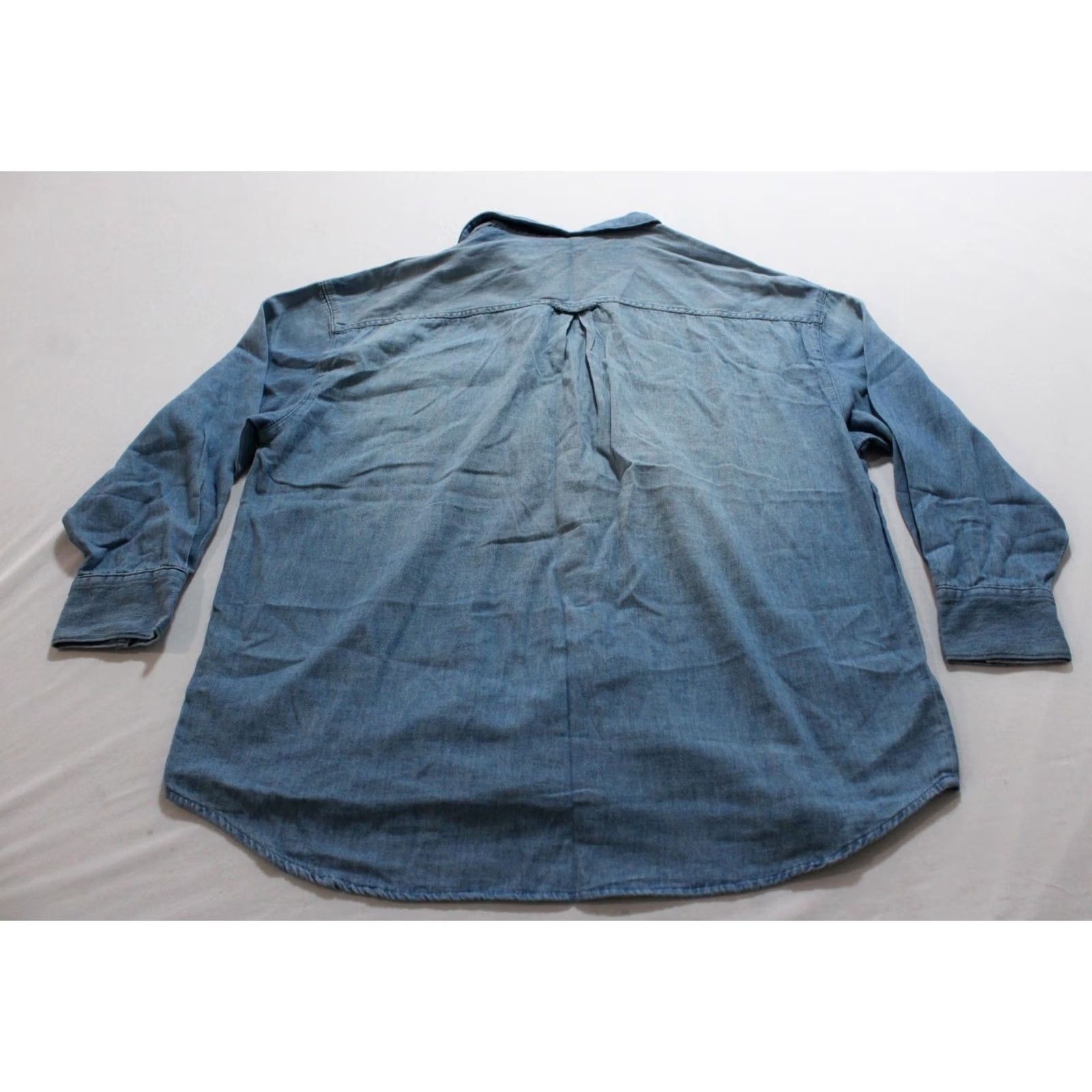 Old Navy Old Navy Women's Oversized Button-Down Shirt Medium Wash Small Blue Size S / US 4 / IT 40 - 4 Thumbnail