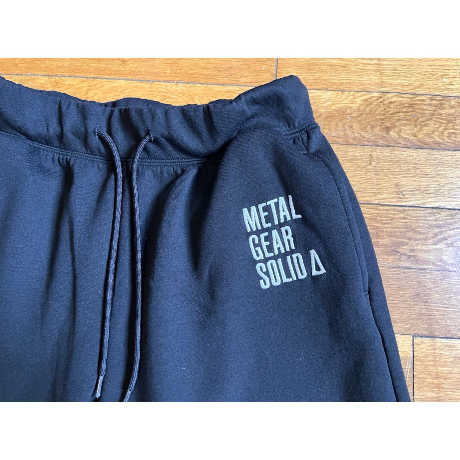 Vintage METAL GEAR SOLID Δ x GU Sweatpants Men’s Medium Black Size US 31 - 2 Thumbnail