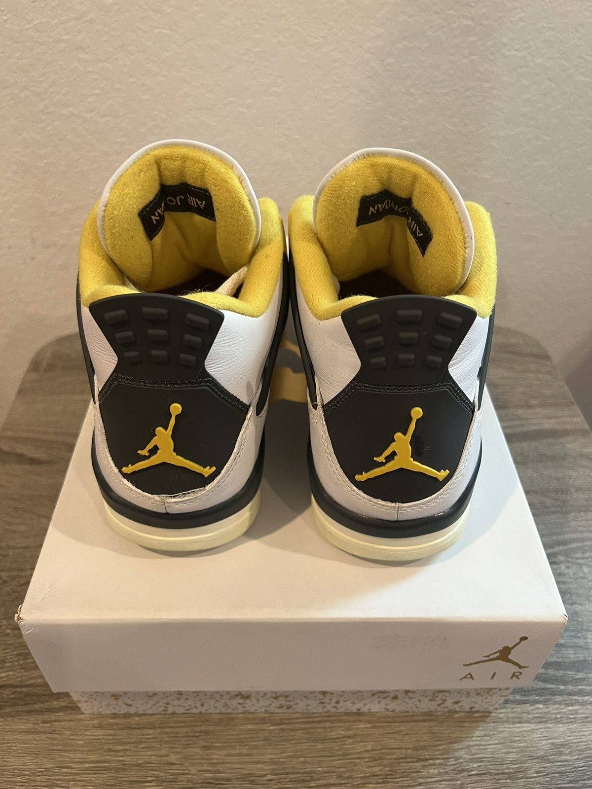 Jordan 4 Vivid Sulfur