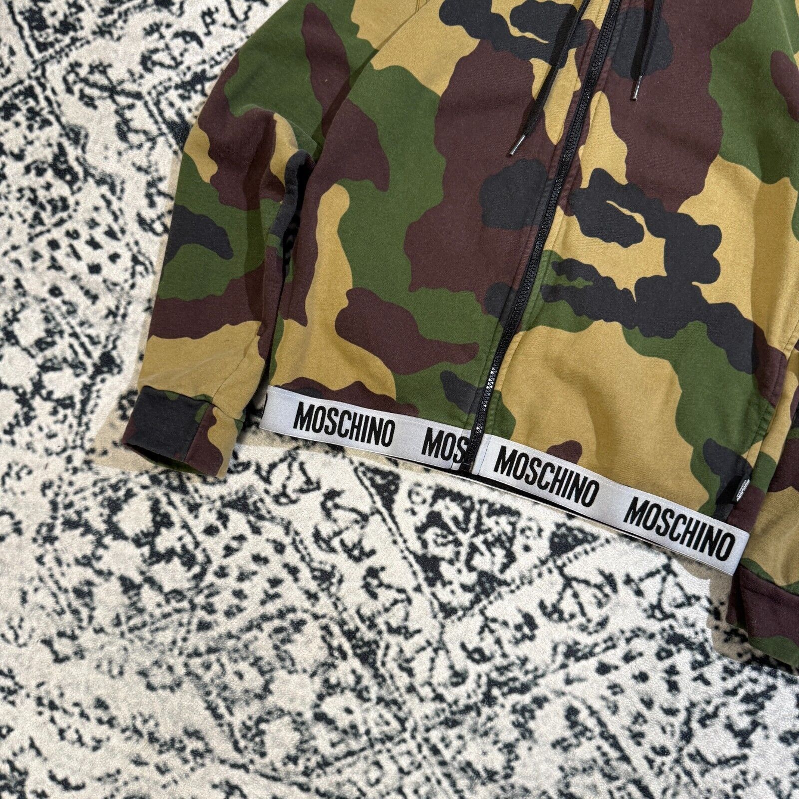 Moschino × Vintage Vintage 90s Moschino Unisex Green Camo Cotton Hoodie Size S Size US S / EU 44-46 / 1 - 6 Thumbnail