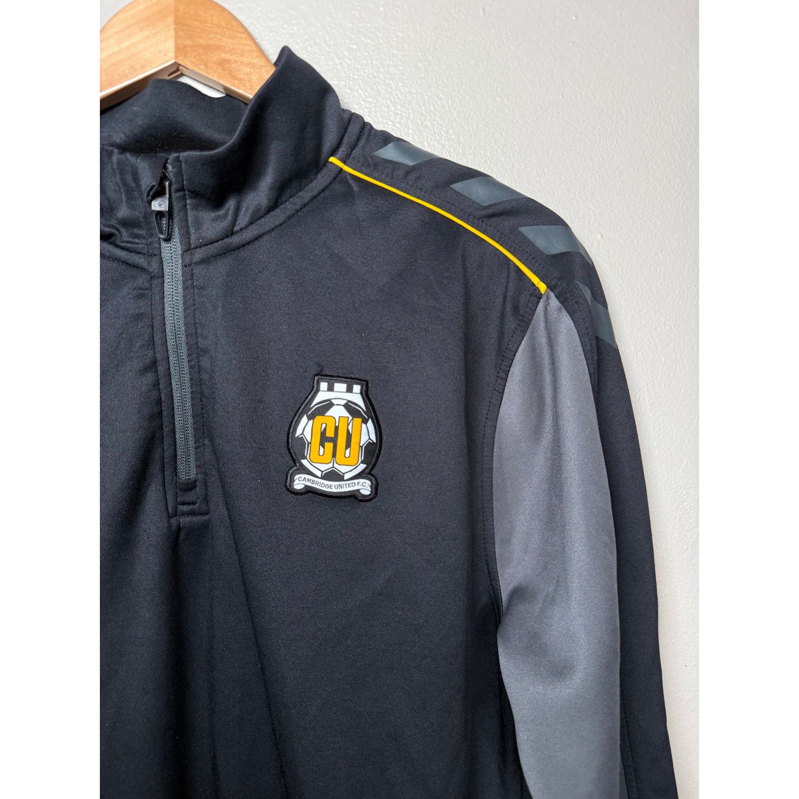 Hummel Cambridge United Hummel training top 1/4 zip shirt size S Size US S / EU 44-46 / 1 - 7 Thumbnail