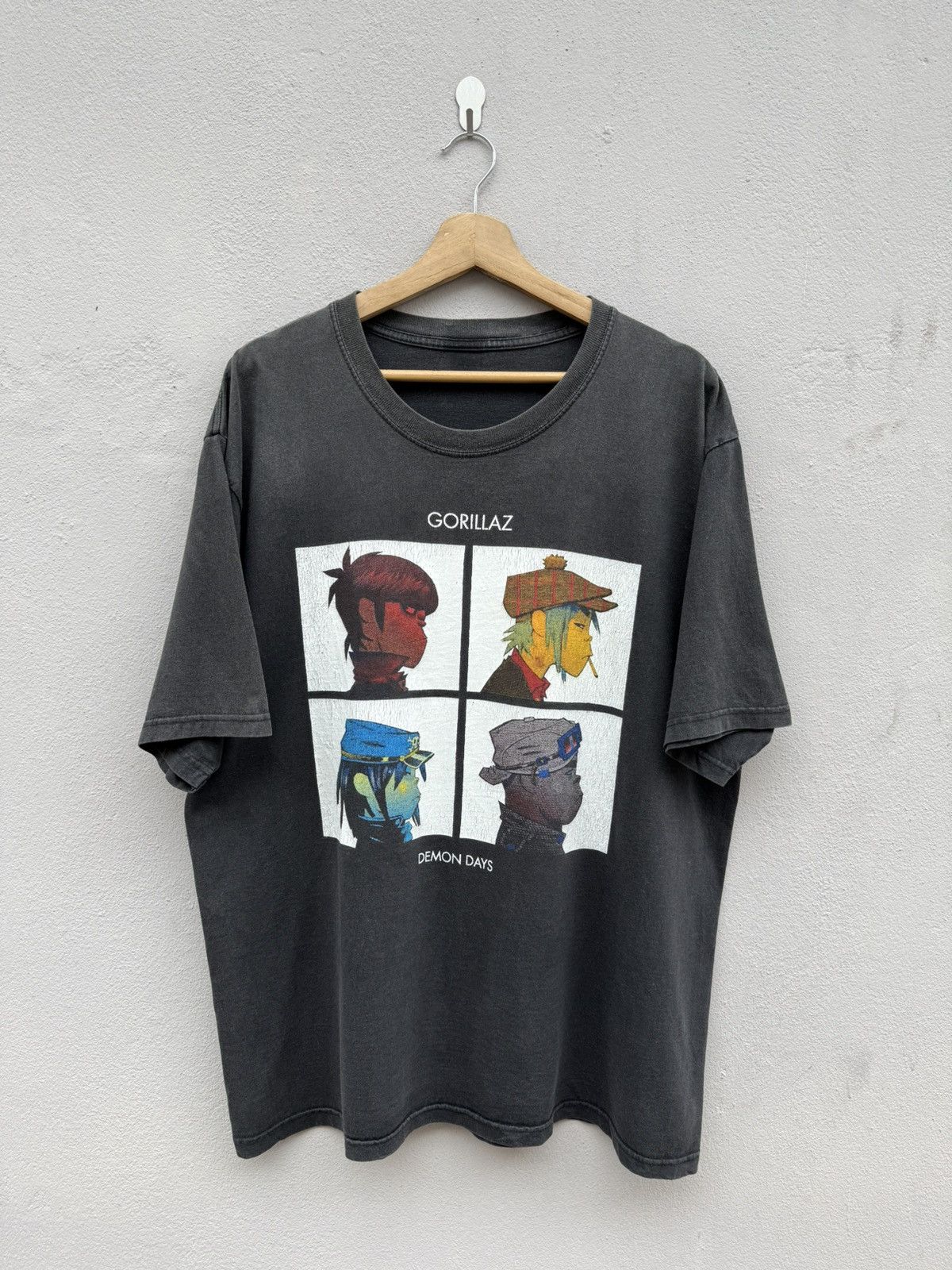 Band Tees 💥RARE💥 Vintage 2000s GORILLAZ “Demon Days” Sunfaded XL Tee Size US XL / EU 56 / 4 - 1 Thumbnail