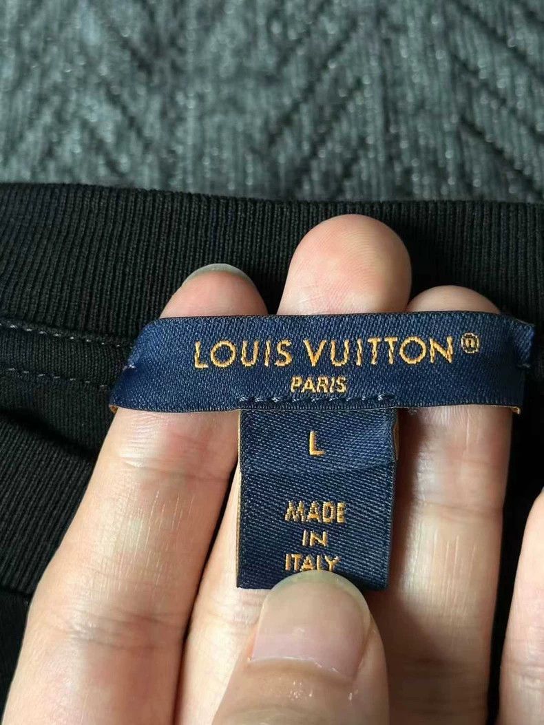 Louis Vuitton Louis Vuitton New Chain Short Sleeve Size US L / EU 52-54 / 3 - 3 Thumbnail