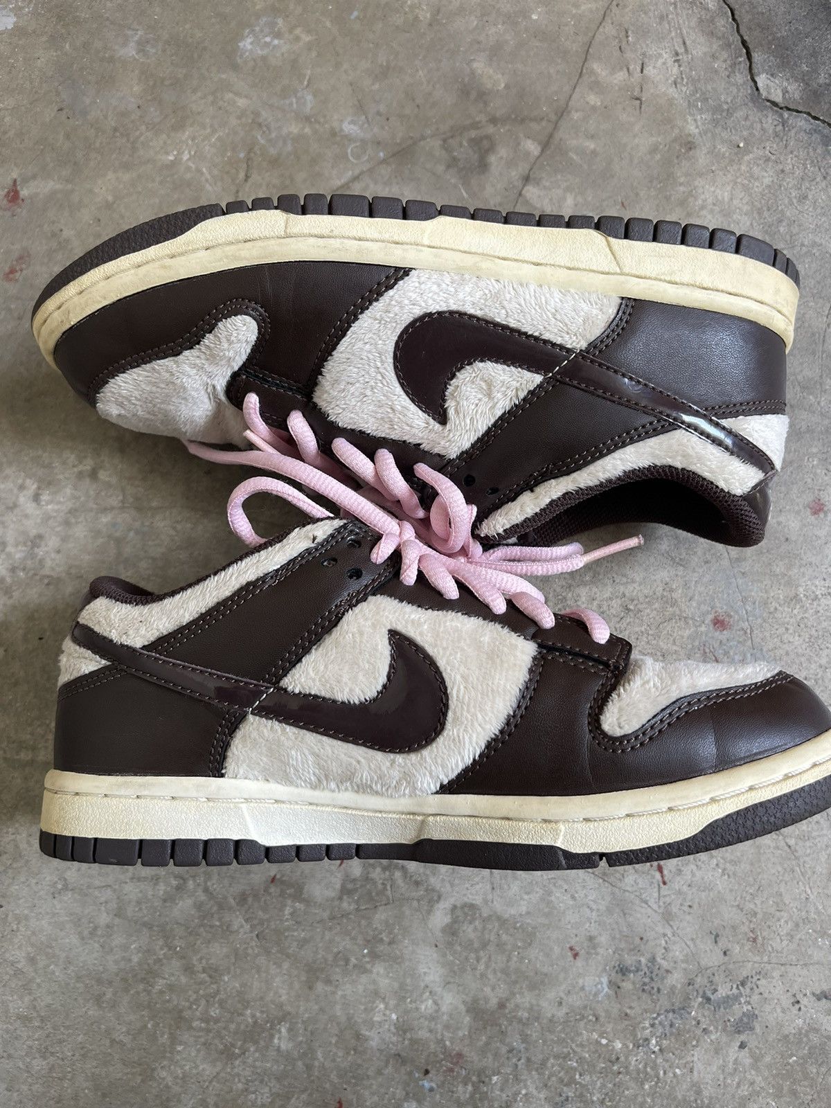 Nike 2009 Nike Dunk Low GS Teddy Bear Japan Exclusive Size US 6 / IT 36 - 1 Thumbnail