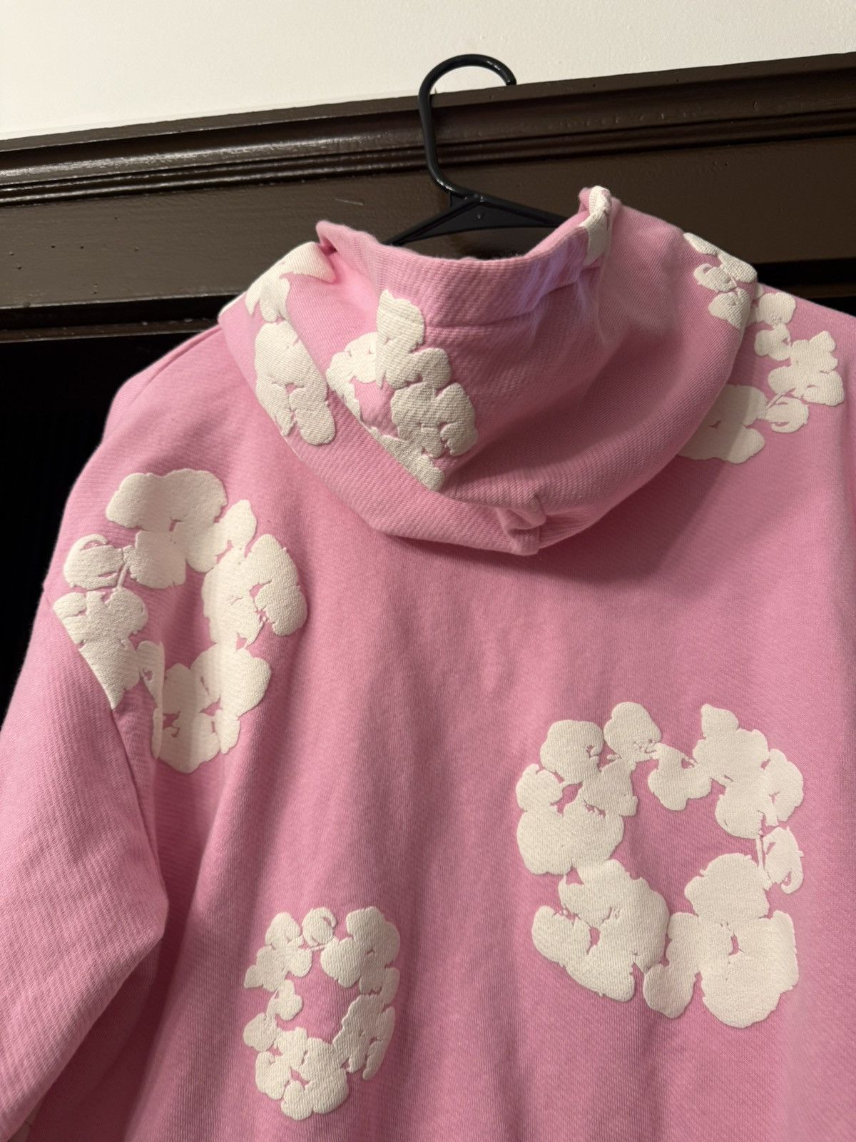 DENIM TEARS Denim Tears Pink Wreath Hoodie Size Large Size US L / EU 52-54 / 3 - 9 Thumbnail