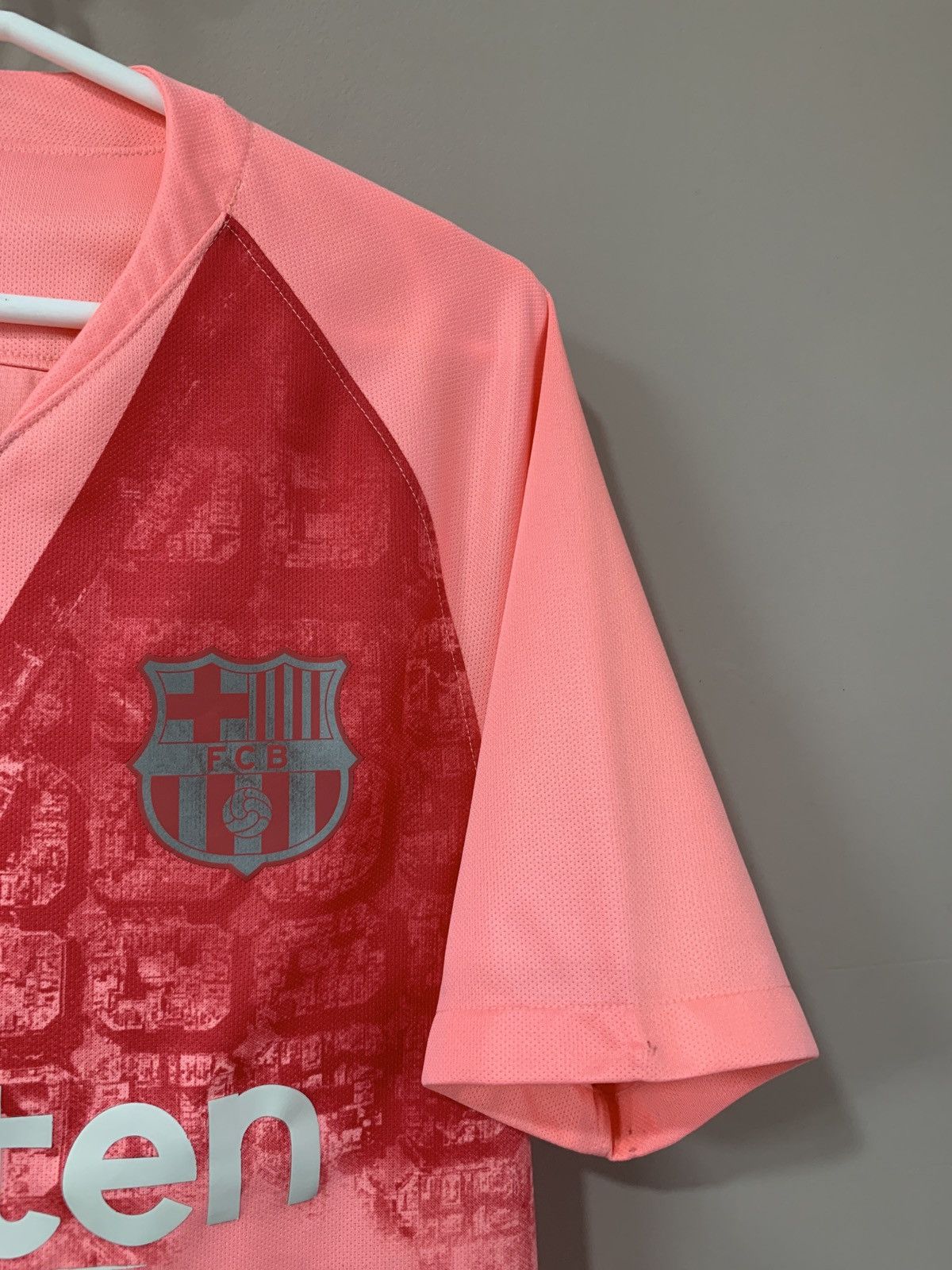 Nike Barcelona 2018 Third Football Shirt Nike Pink Soccer Jersey Size US S / EU 44-46 / 1 - 7 Thumbnail