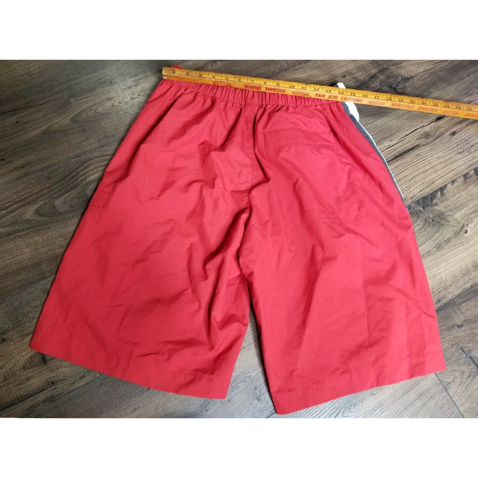 Nike VINTAGE Nike Swim Trunks Mens L Red Swoosh Grey Tag Shorts Beach Trunks Mens Size US 33 - 2 Thumbnail