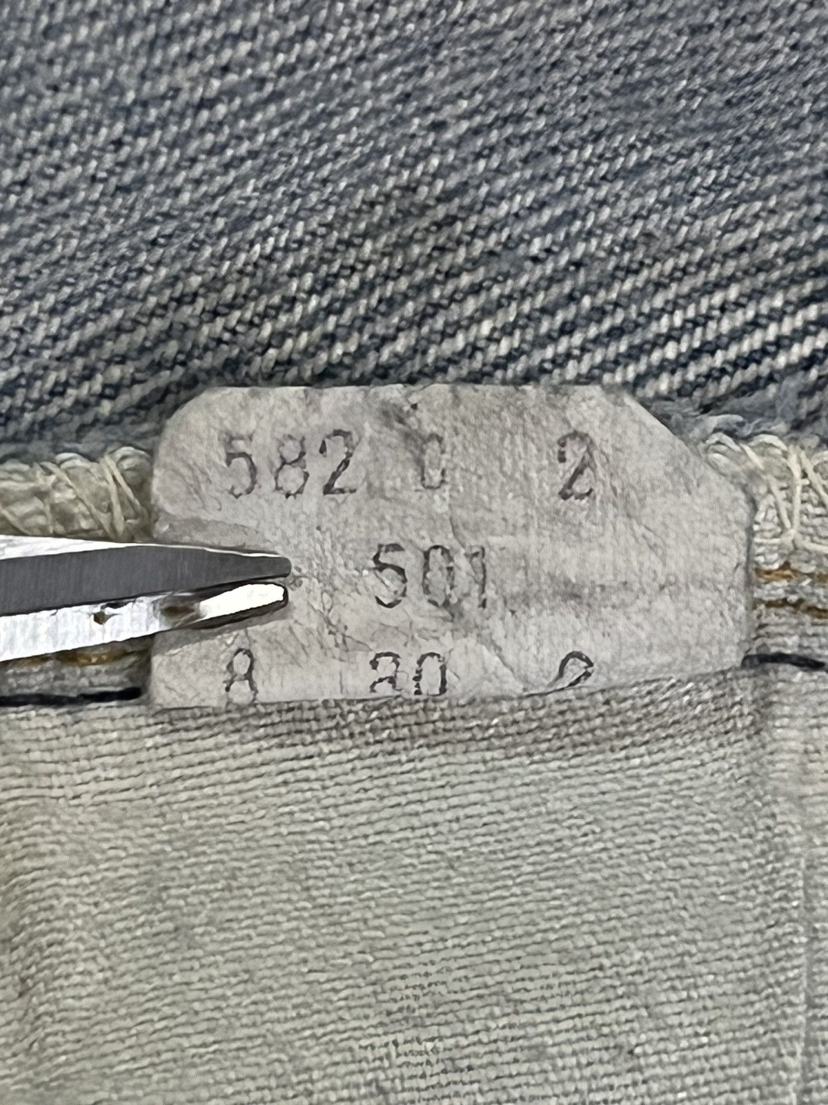 Levi's Vintage 70s Levis 501 Selvedge Button Stamp #2 Destroy Jeans Size US 34 / EU 50 - 14 Thumbnail
